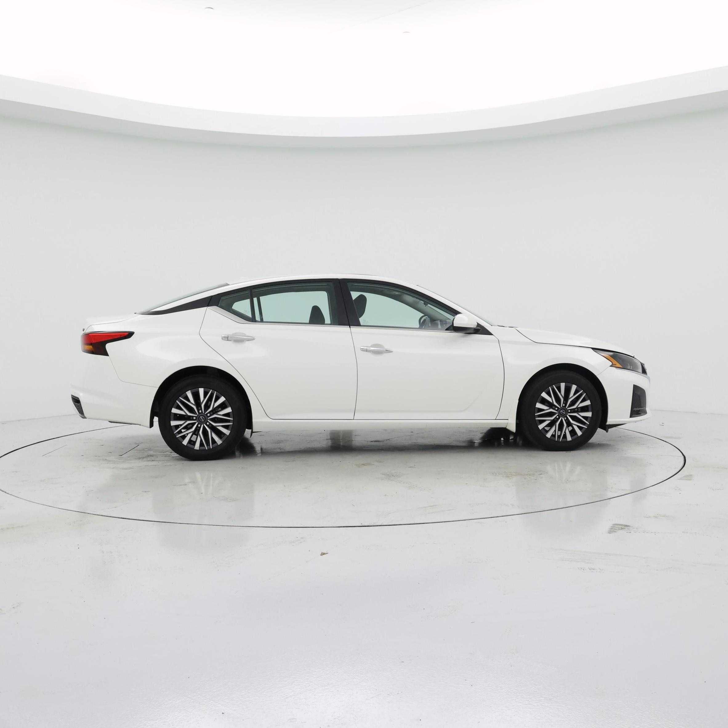 Thumbnail: 2023 Nissan Altima - 7