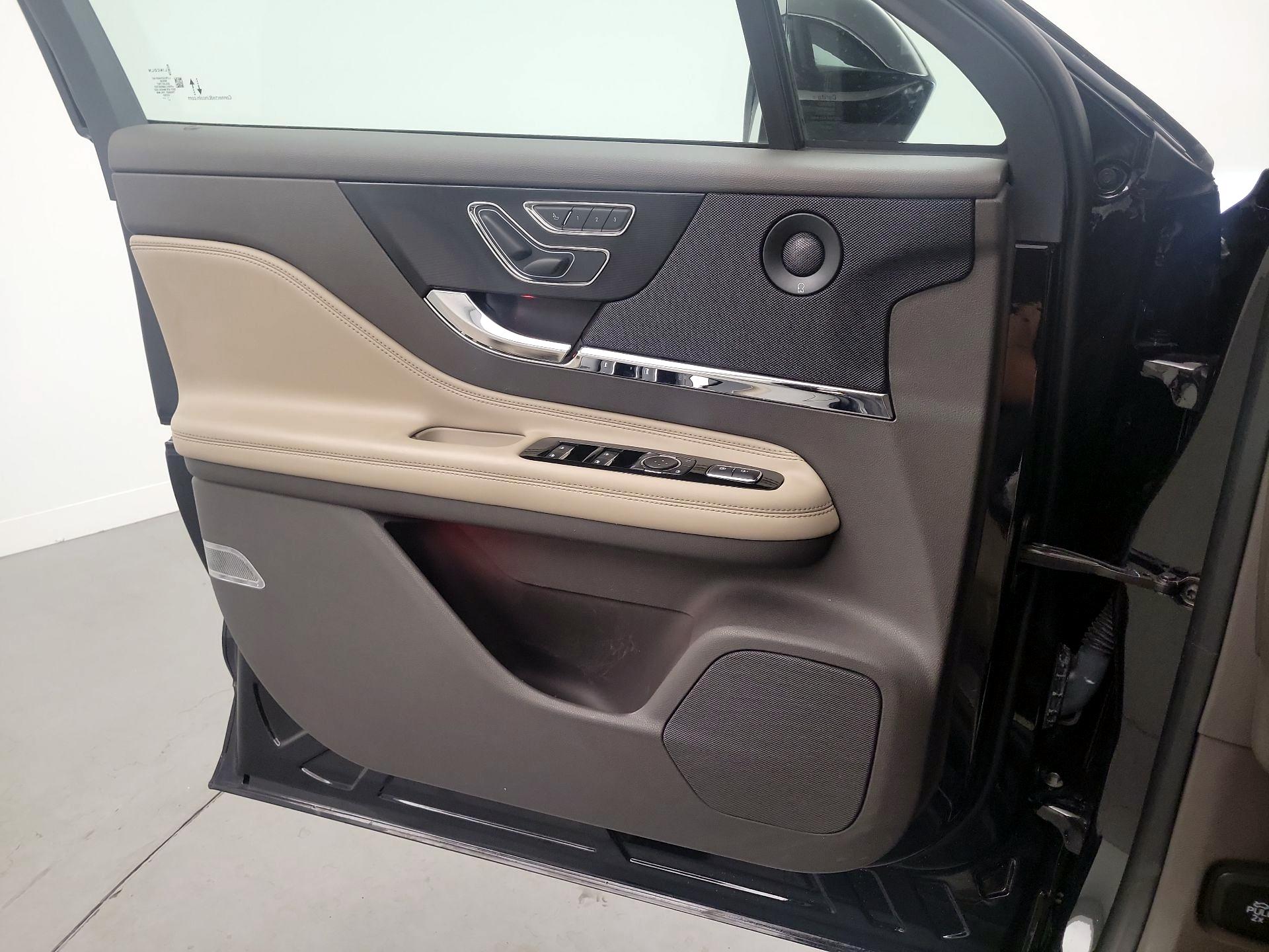 Thumbnail: 2021 Lincoln Corsair - 10