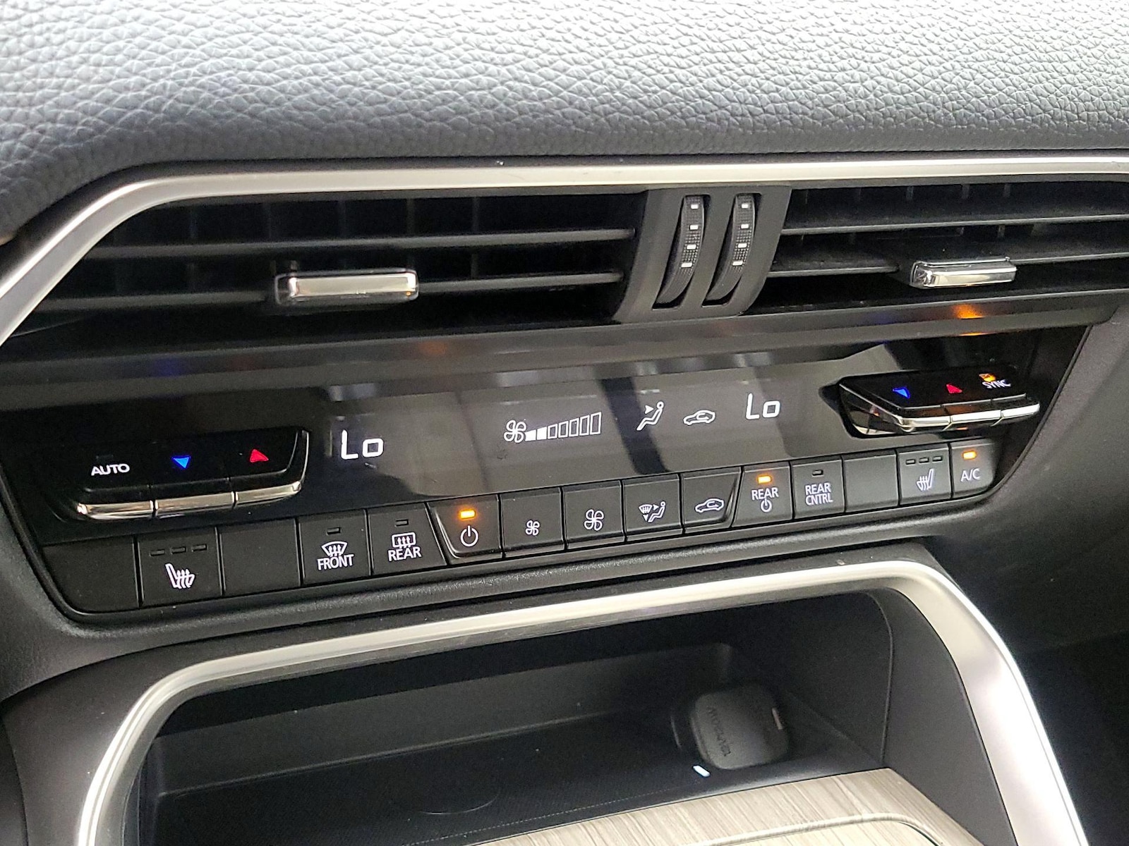 2024 Mazda CX-90 Premium Package - Photo 18