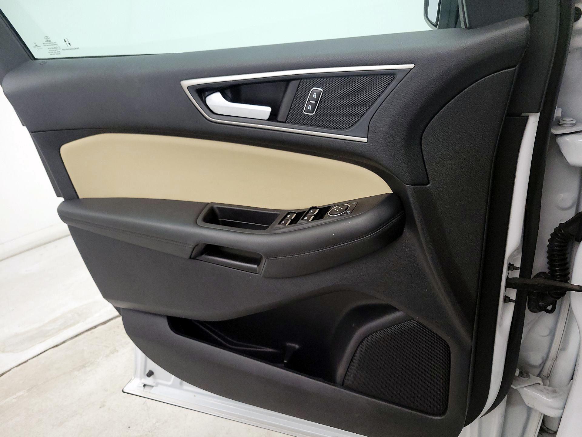 Thumbnail: 2021 Ford Edge - 12