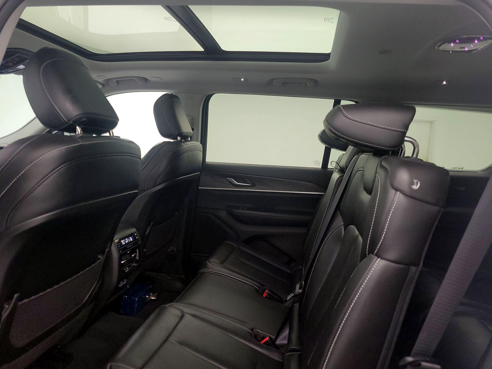 Thumbnail: 2023 Jeep Grand Cherokee L - 20