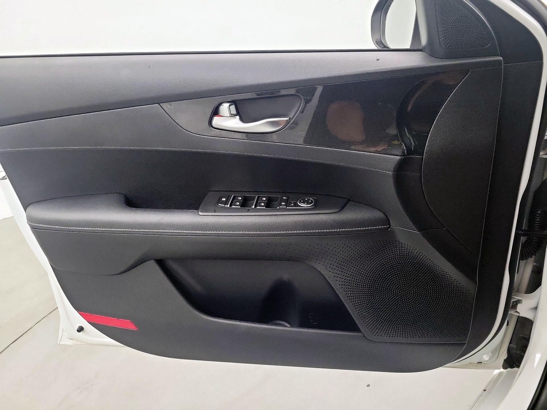 Thumbnail: 2023 Kia Forte - 10