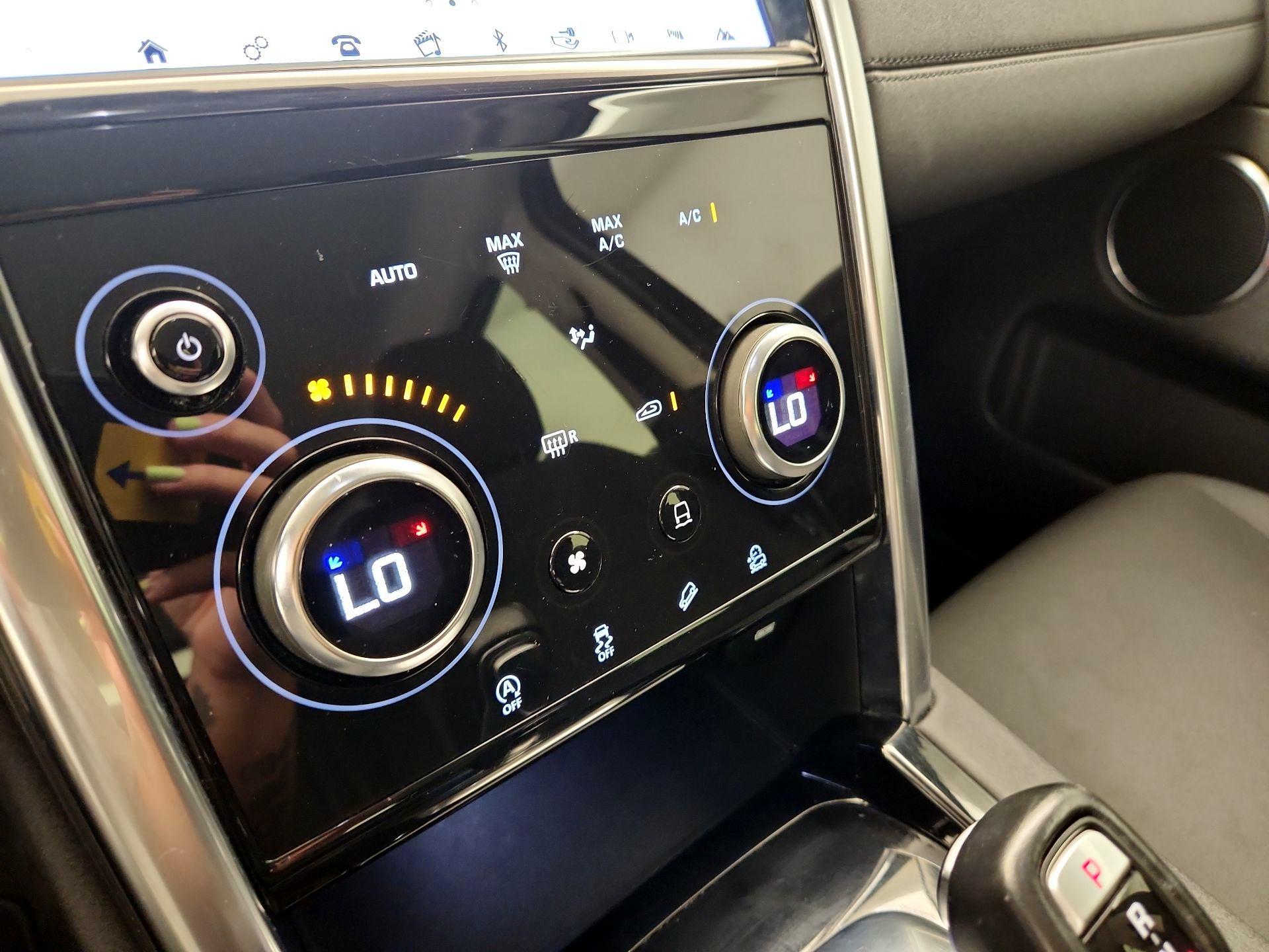 Thumbnail: 2020 Land Rover Discovery Sport - 16