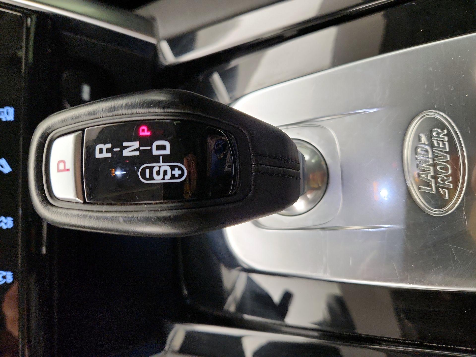 Thumbnail: 2020 Land Rover Discovery Sport - 17