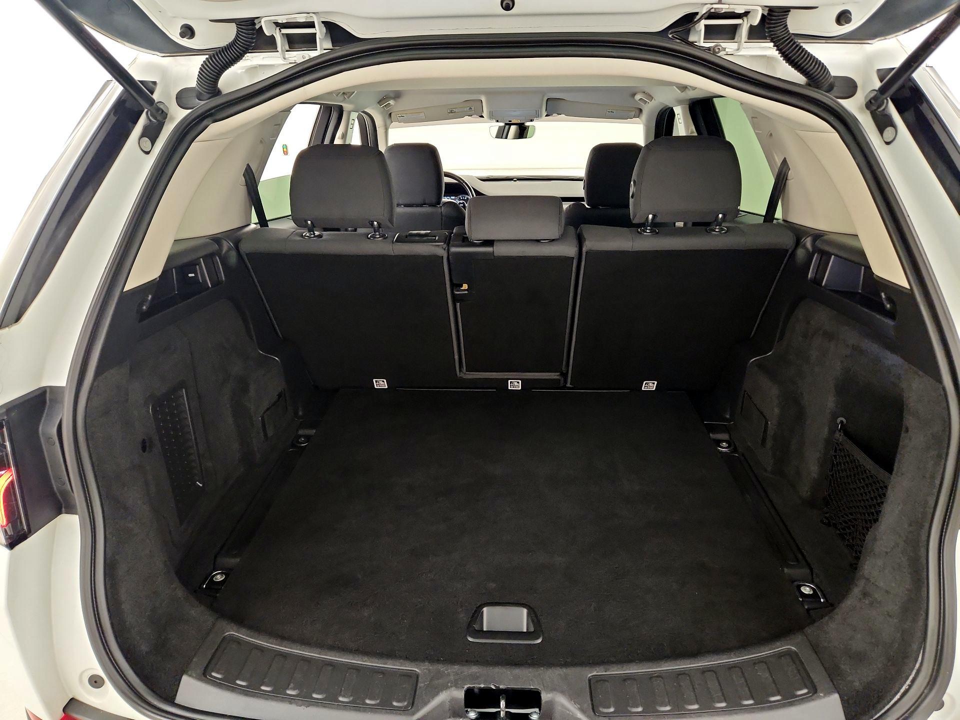 Thumbnail: 2020 Land Rover Discovery Sport - 20