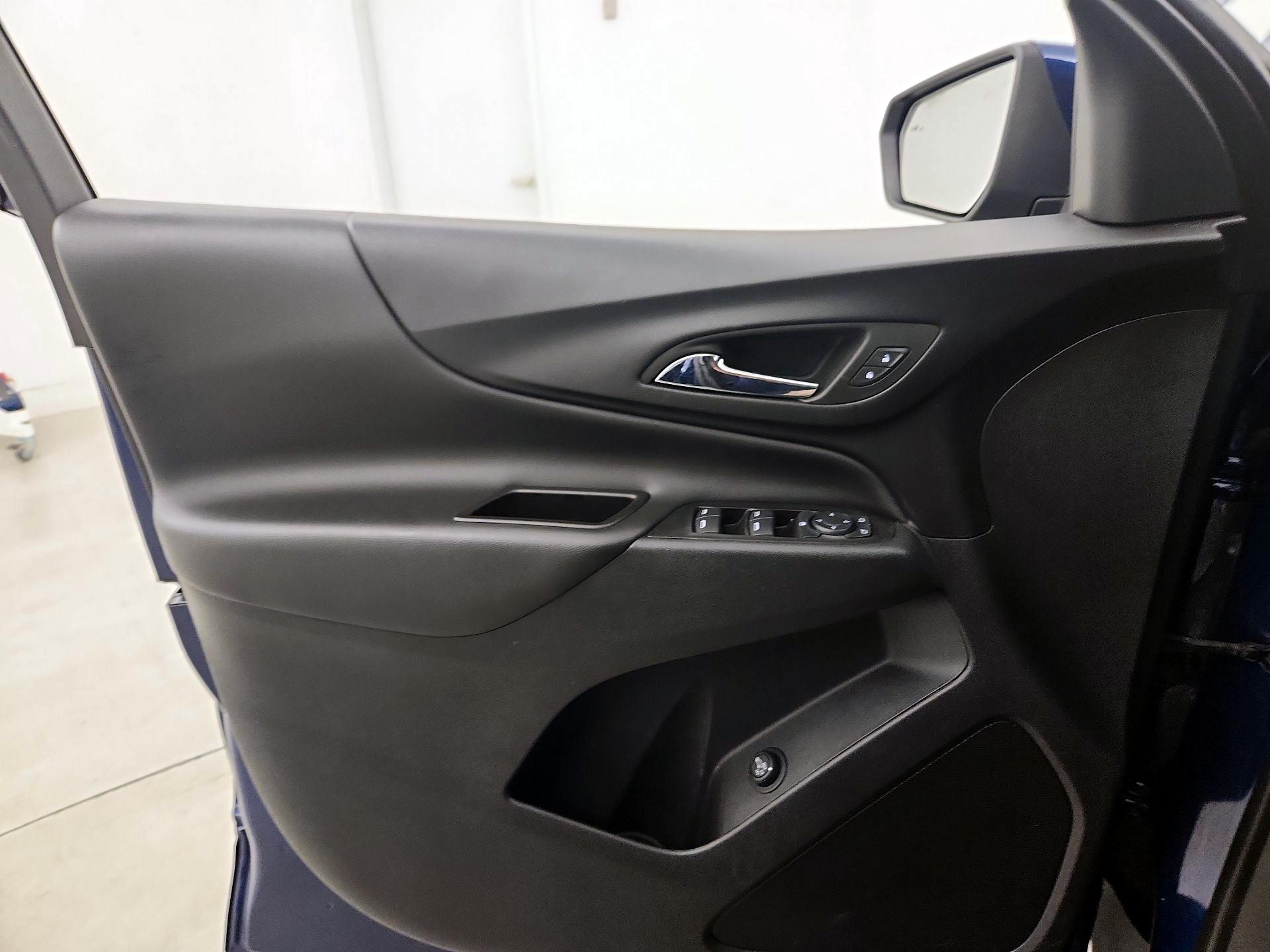 Thumbnail: 2022 Chevrolet Equinox - 12