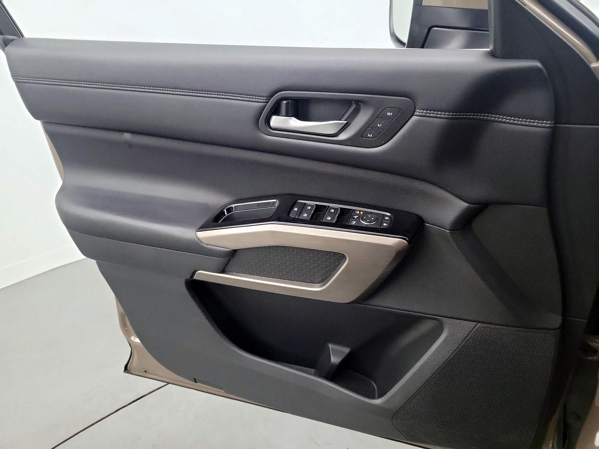 Thumbnail: 2023 Nissan Pathfinder - 12