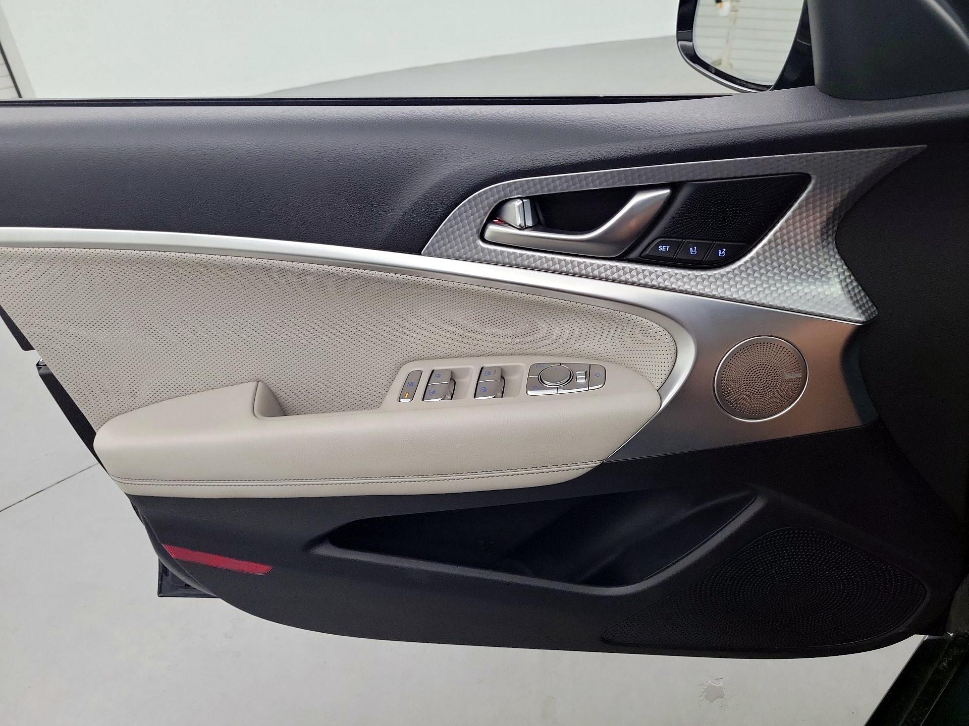 Thumbnail: 2023 Genesis G70 - 12