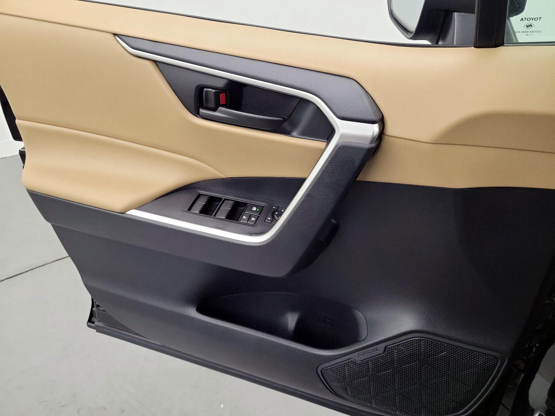 Thumbnail: 2022 Toyota RAV4 - 12