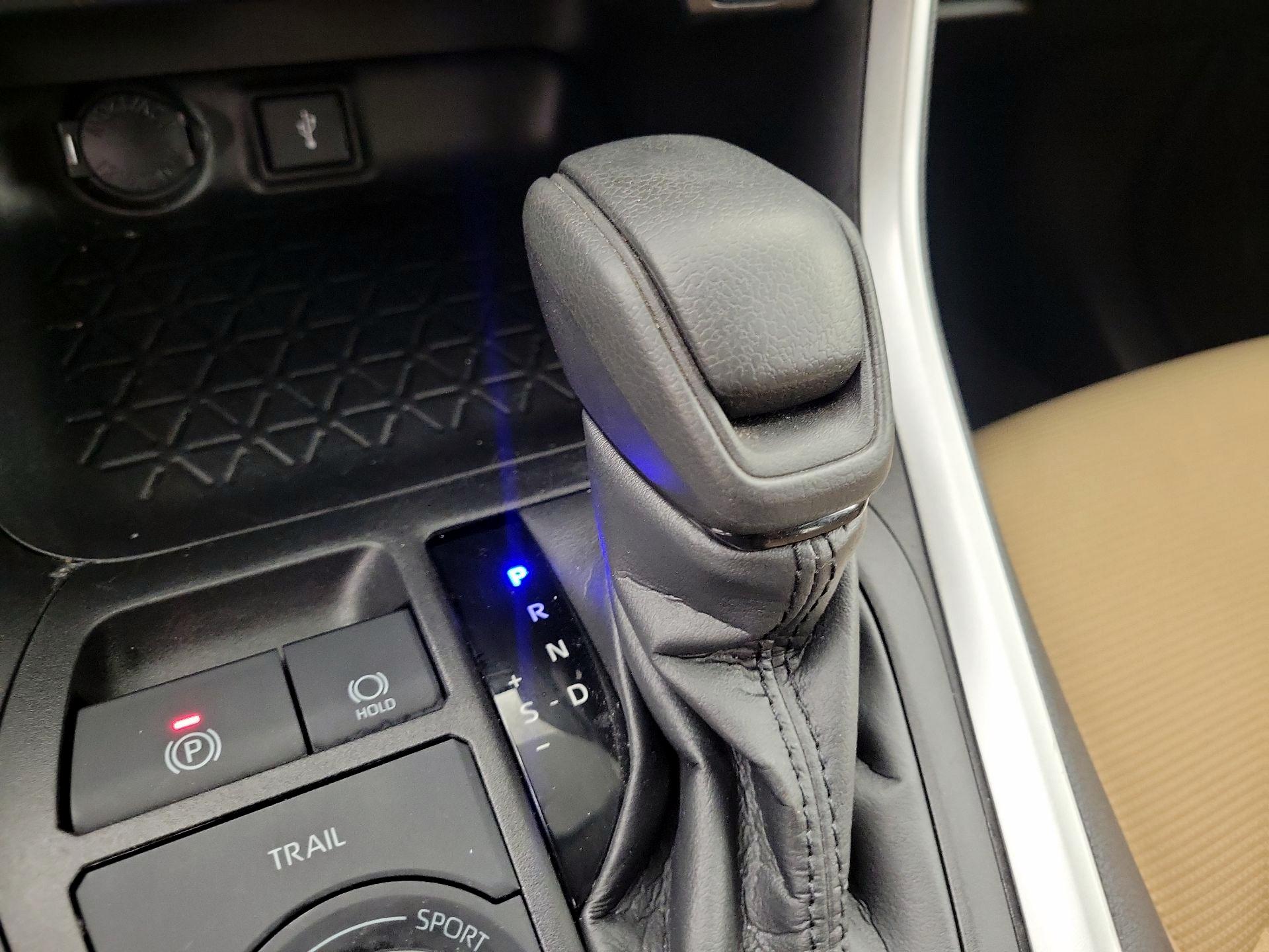 Thumbnail: 2022 Toyota RAV4 - 17