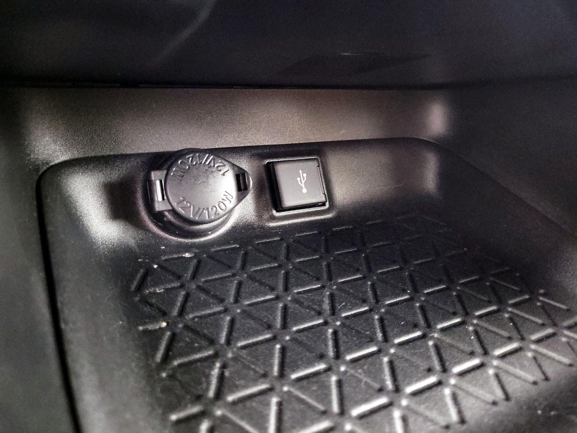 Thumbnail: 2022 Toyota RAV4 - 18