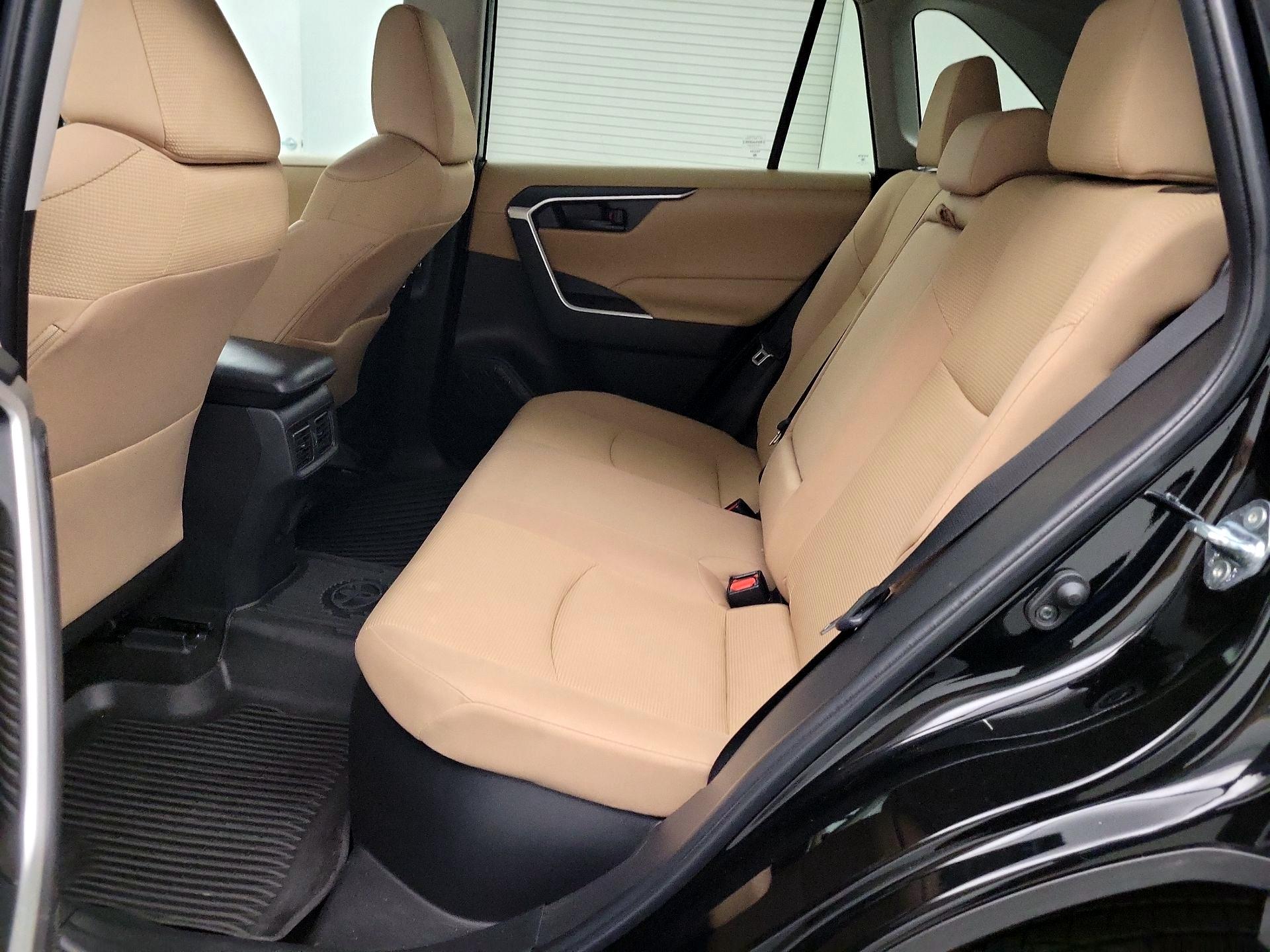Thumbnail: 2022 Toyota RAV4 - 19