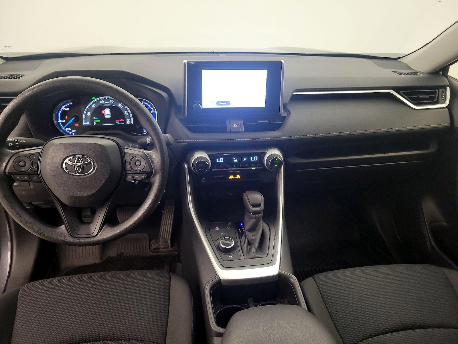 2025 Toyota RAV4 LE - Photo 10