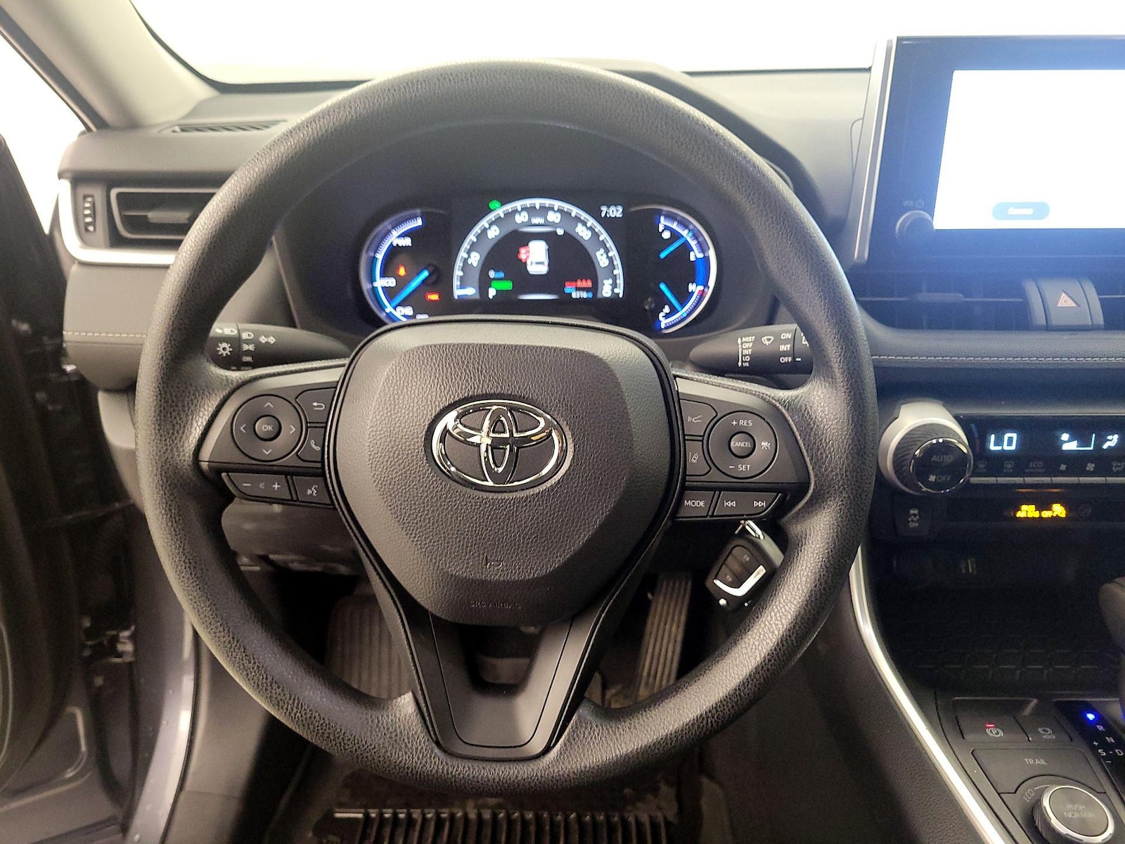 2025 Toyota RAV4 LE - Photo 11