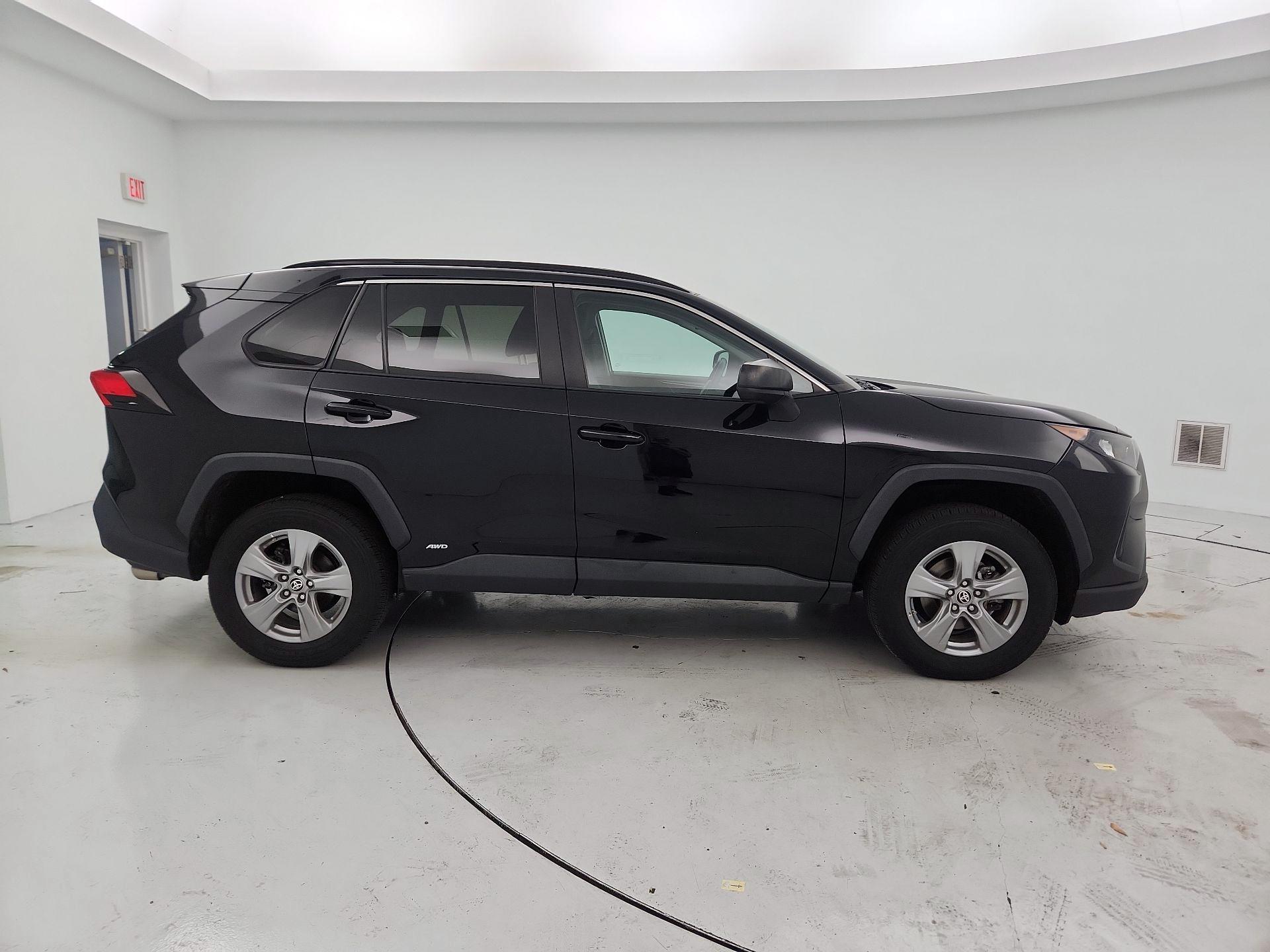 Thumbnail: 2022 Toyota RAV4 - 4