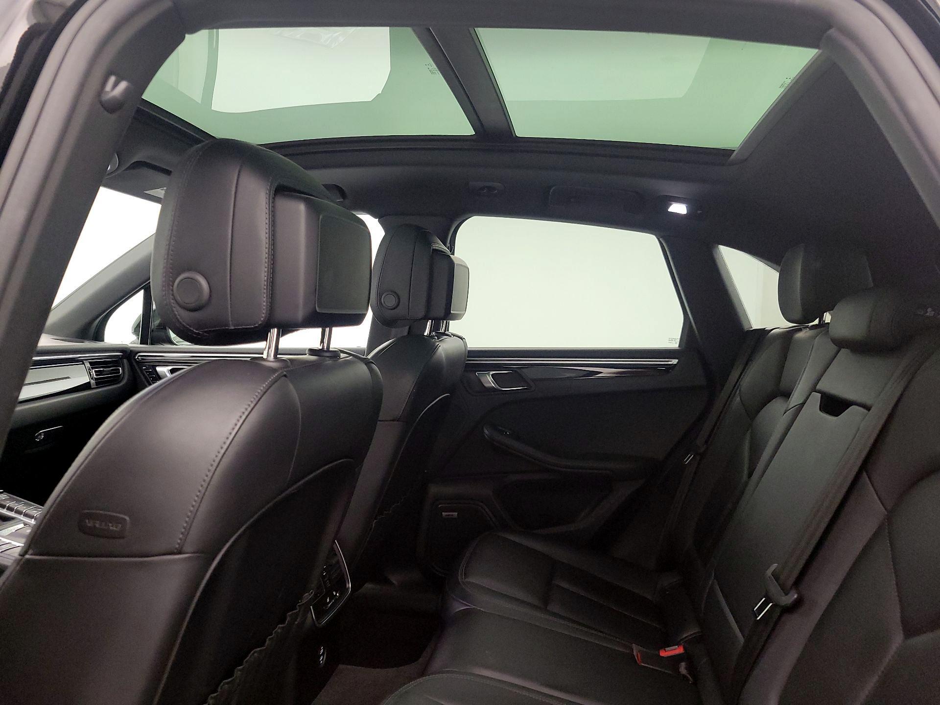 Thumbnail: 2020 Porsche Macan - 20