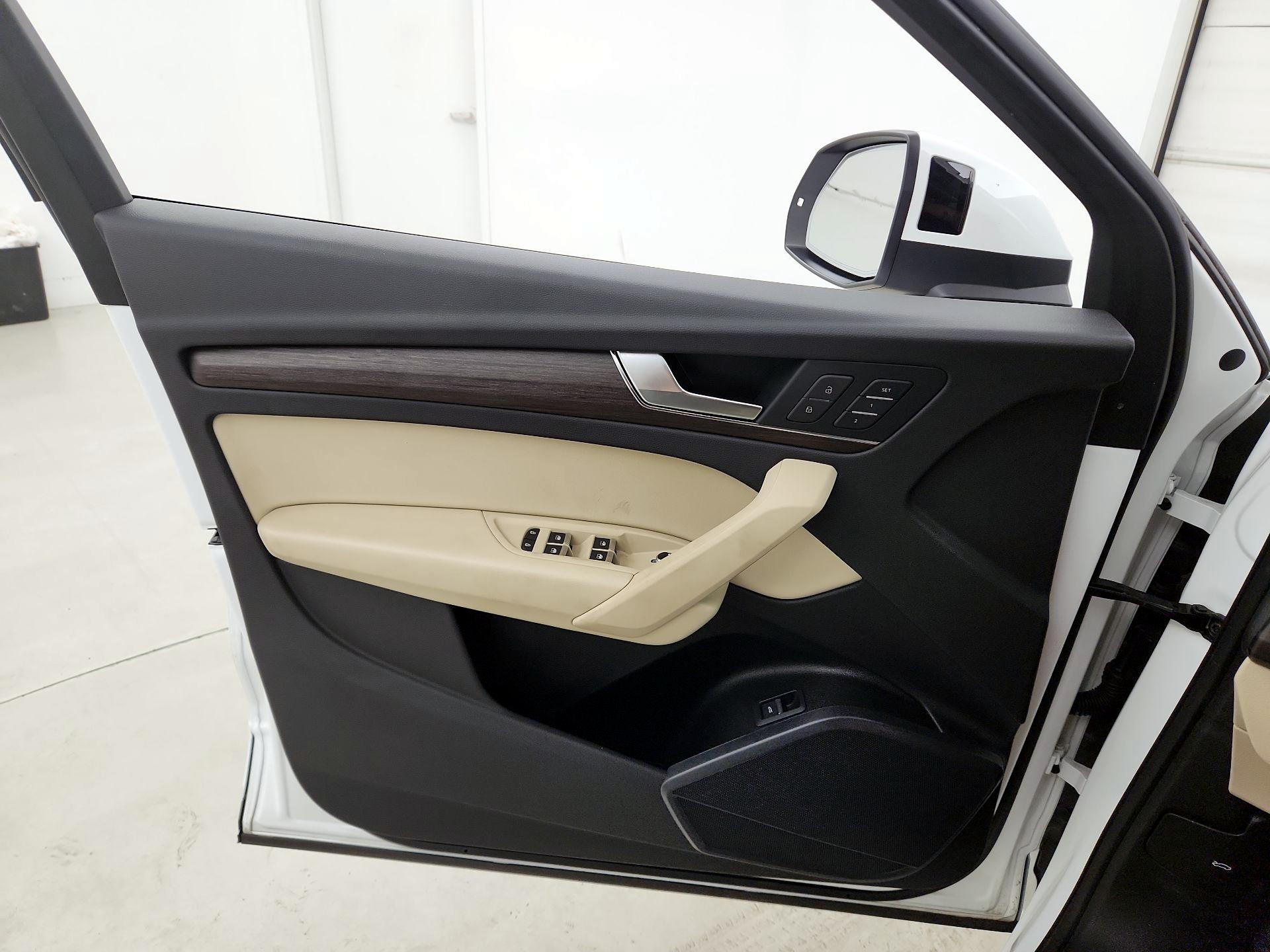 Thumbnail: 2023 Audi Q5 - 12