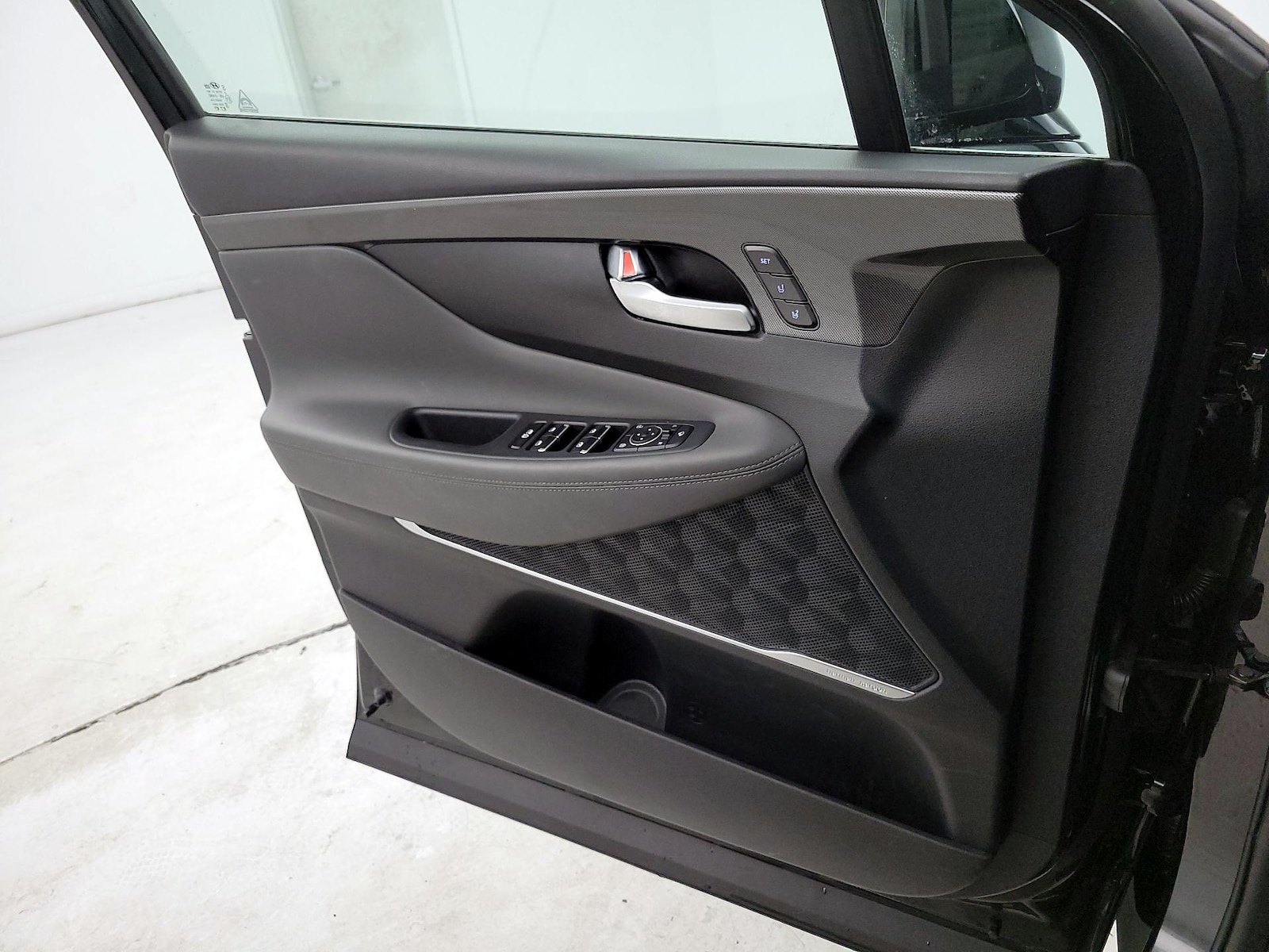 2023 Hyundai Santa Fe Limited - Photo 11