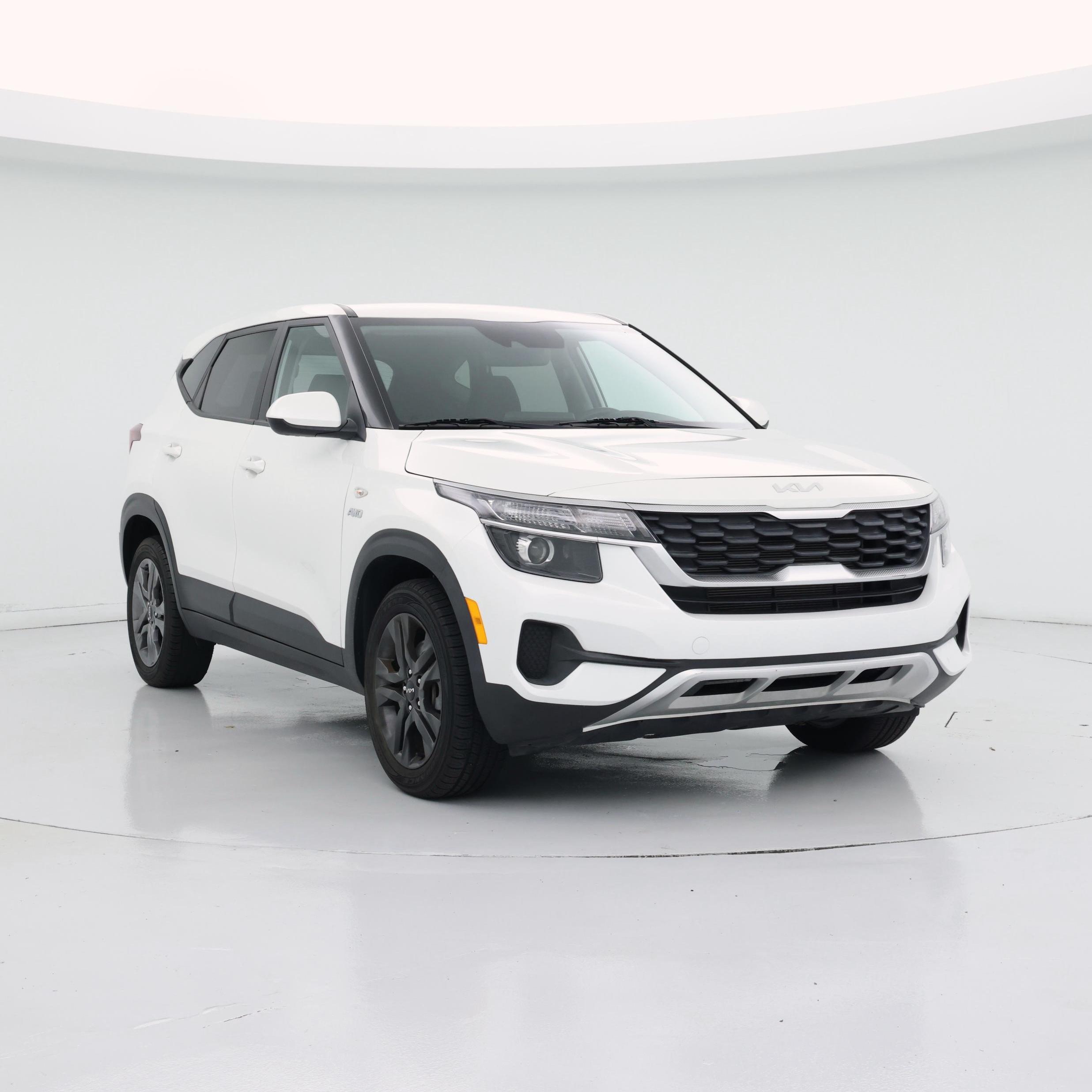 White 2022 Kia Seltos SUV / Crossover All-Wheel Drive Automatic