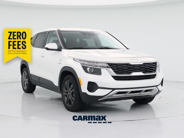White 2022 Kia Seltos SUV / Crossover All-Wheel Drive Automatic