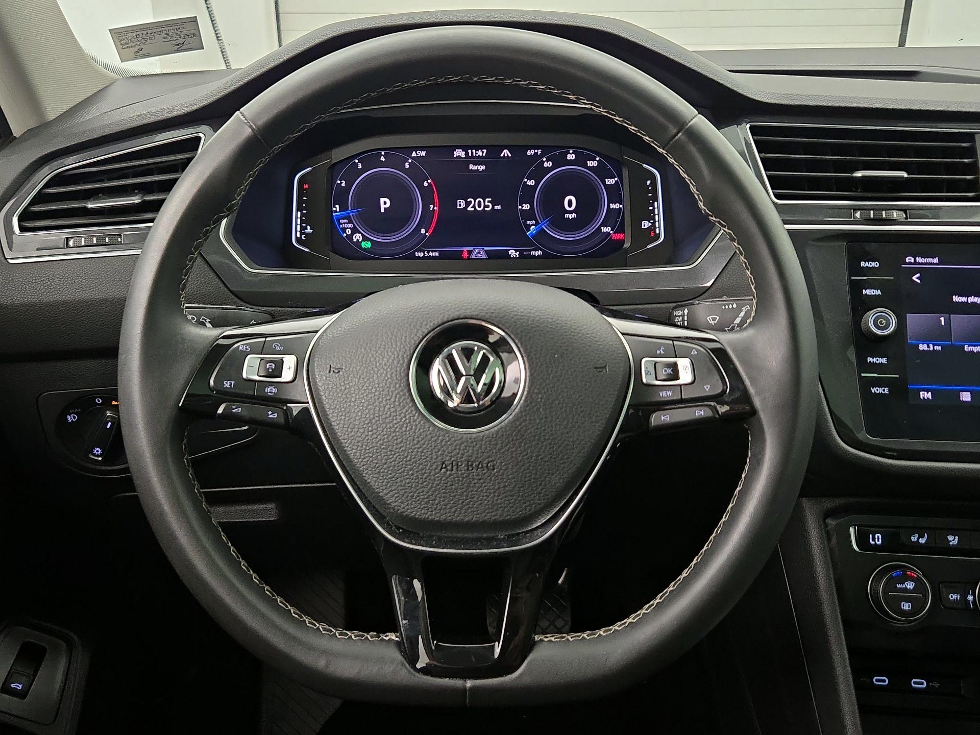 Thumbnail: 2021 Volkswagen Tiguan - 10