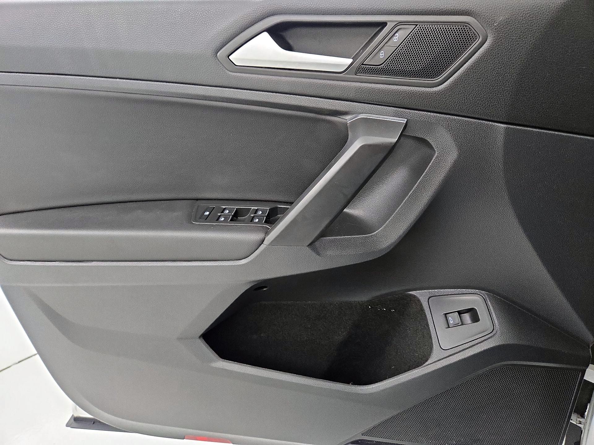 Thumbnail: 2021 Volkswagen Tiguan - 12