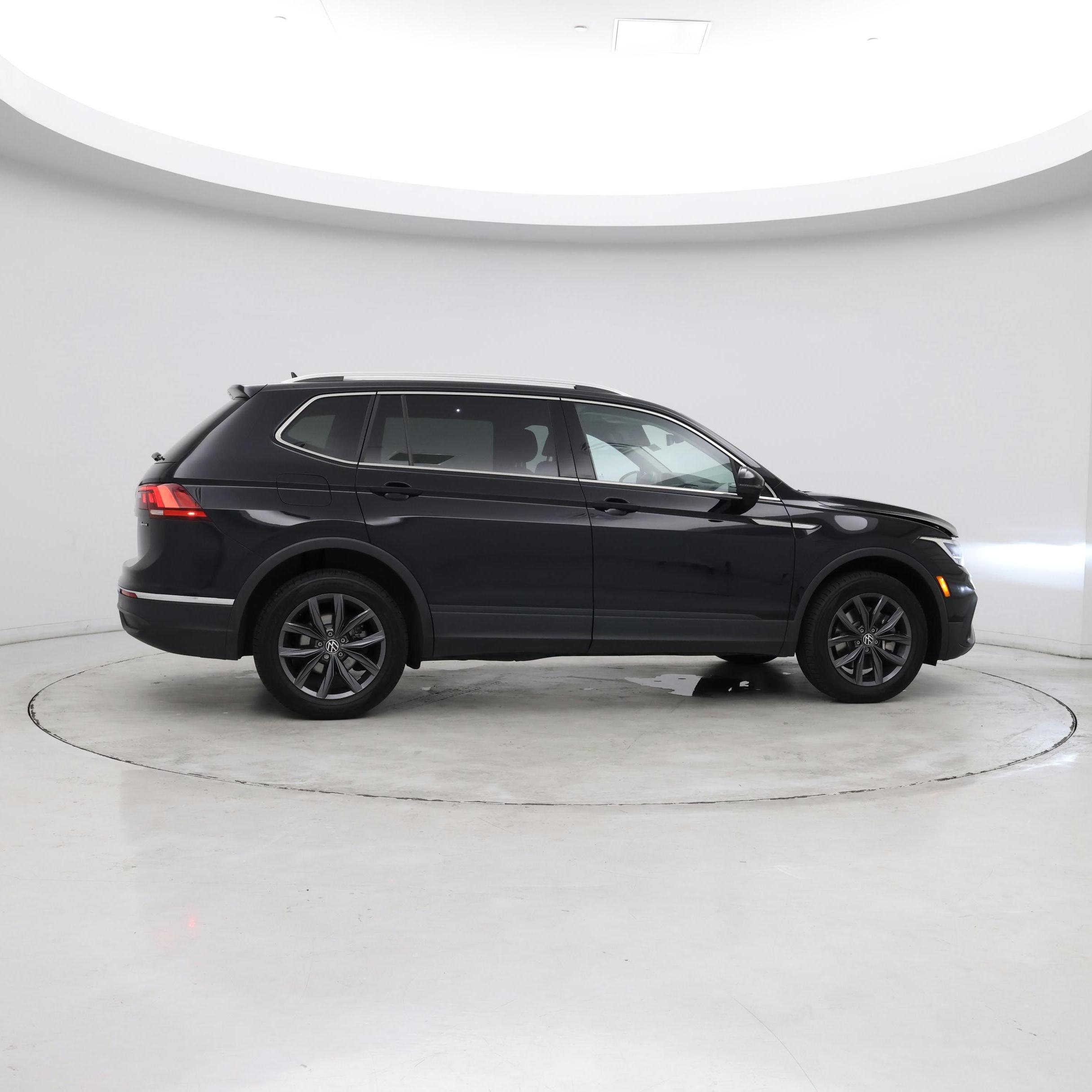 Thumbnail: 2022 Volkswagen Tiguan - 8