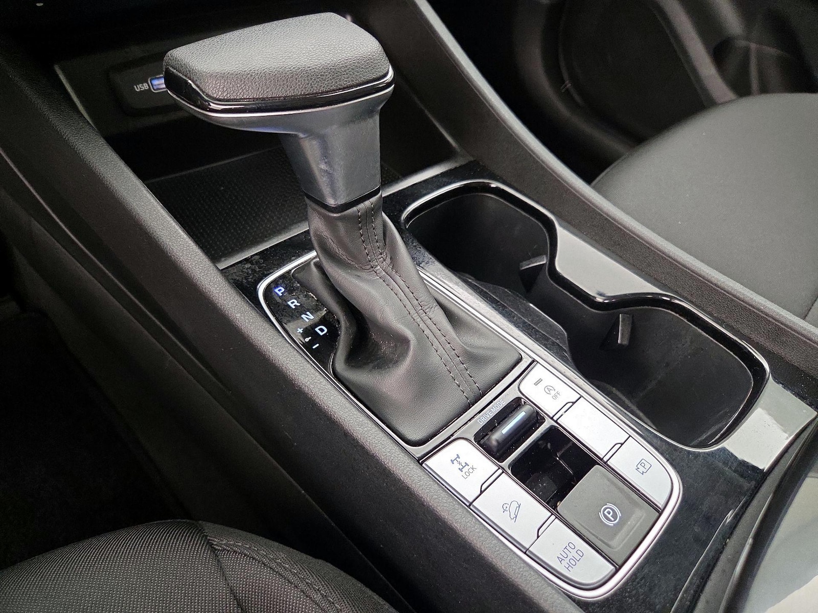 2023 Hyundai Tucson SE - Photo 18