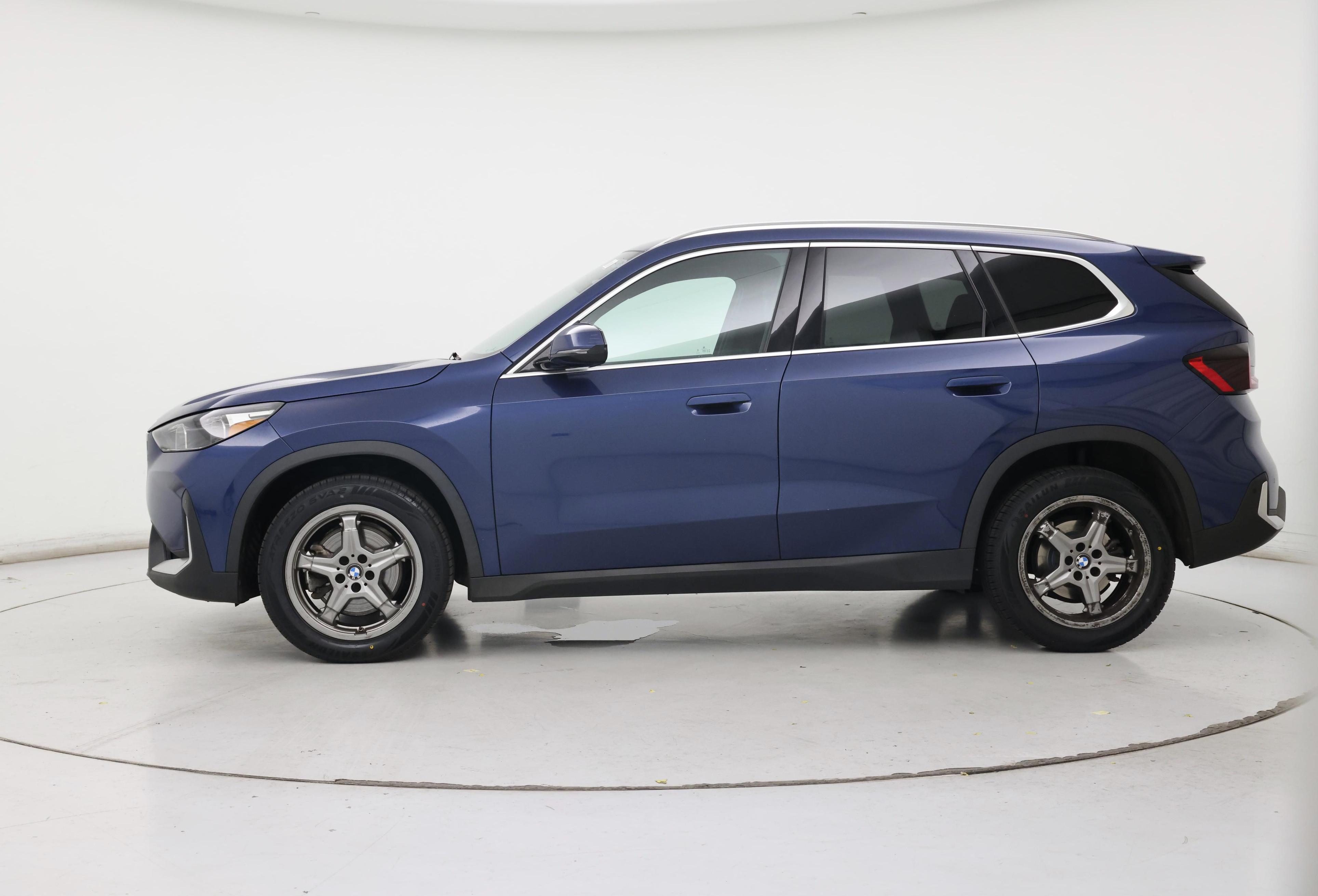 Thumbnail: 2023 BMW X1 - 3