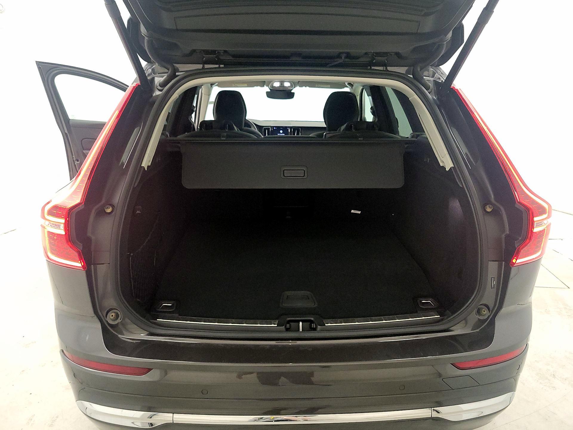 Thumbnail: 2023 Volvo XC60 - 20
