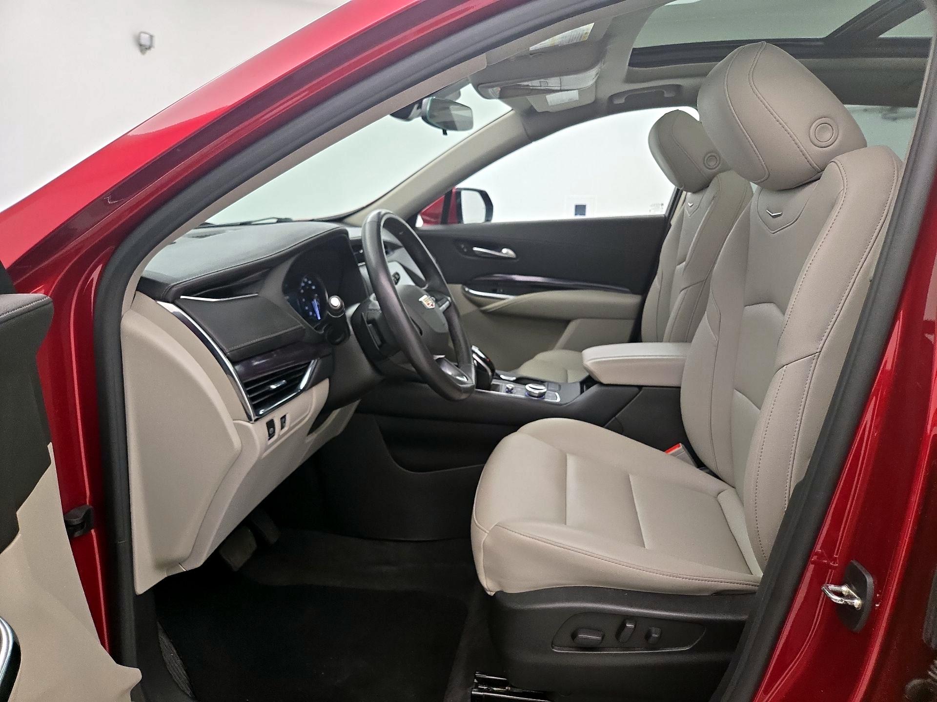 Thumbnail: 2023 Cadillac XT4 - 11
