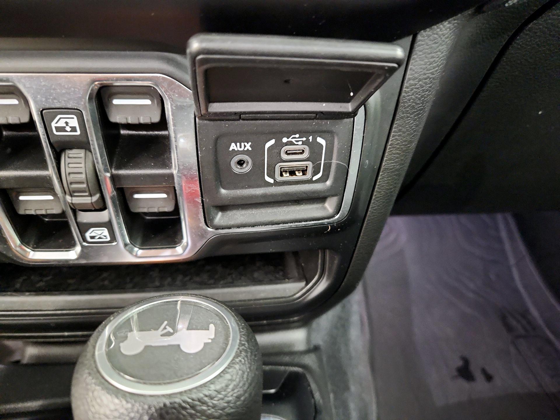 Thumbnail: 2022 Jeep Wrangler - 18