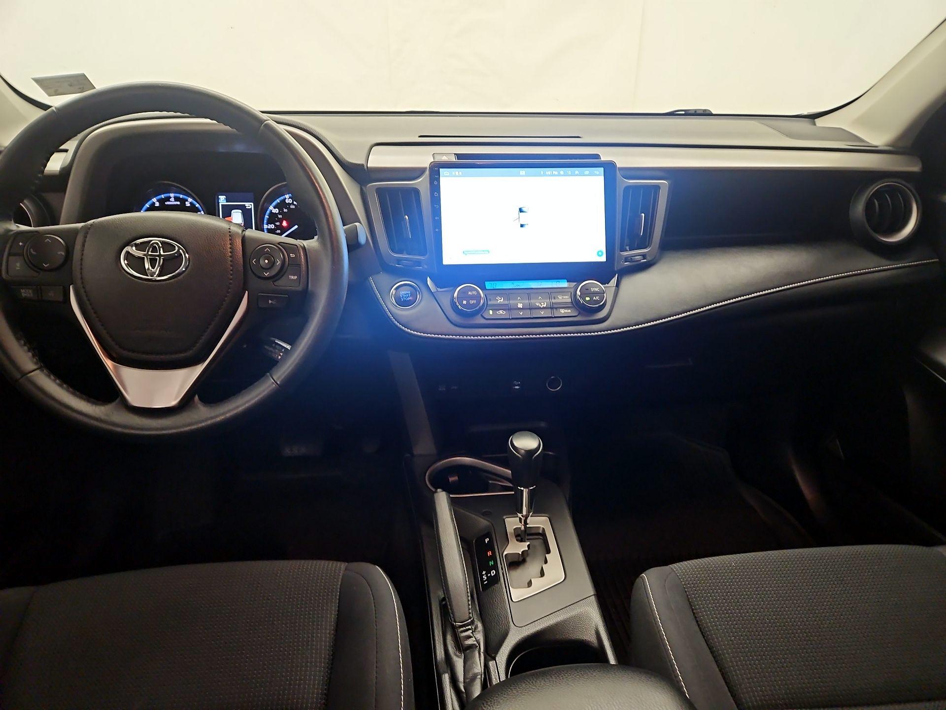 Thumbnail: 2018 Toyota RAV4 - 9