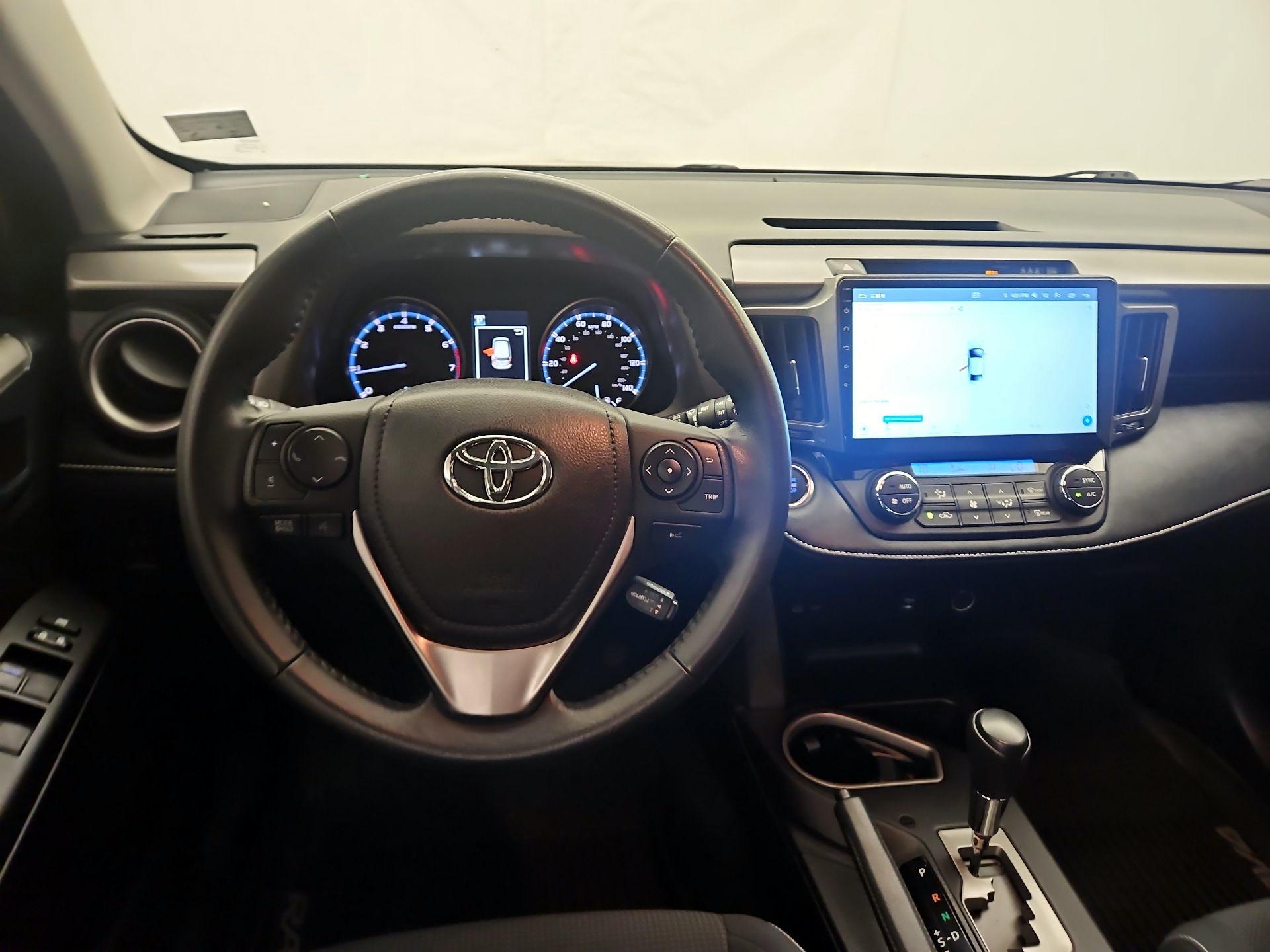 Thumbnail: 2018 Toyota RAV4 - 10