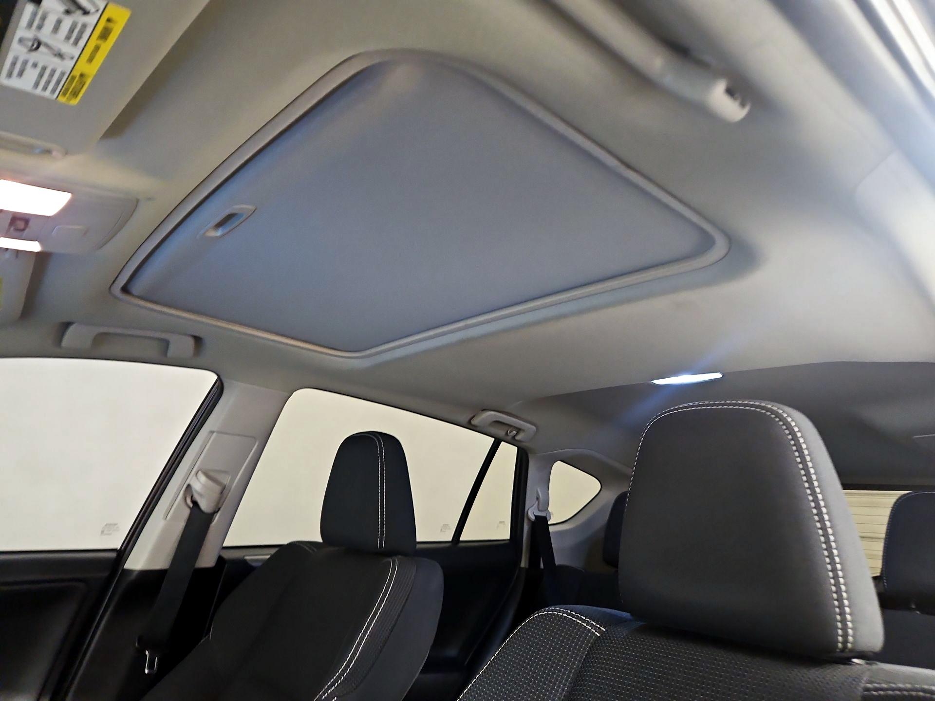 Thumbnail: 2018 Toyota RAV4 - 20