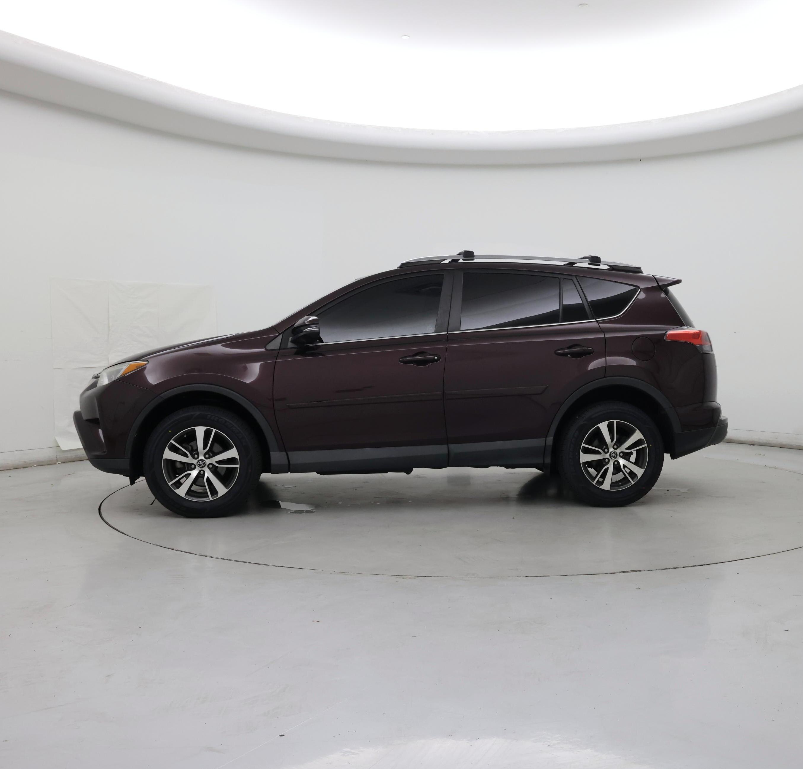 Thumbnail: 2018 Toyota RAV4 - 3