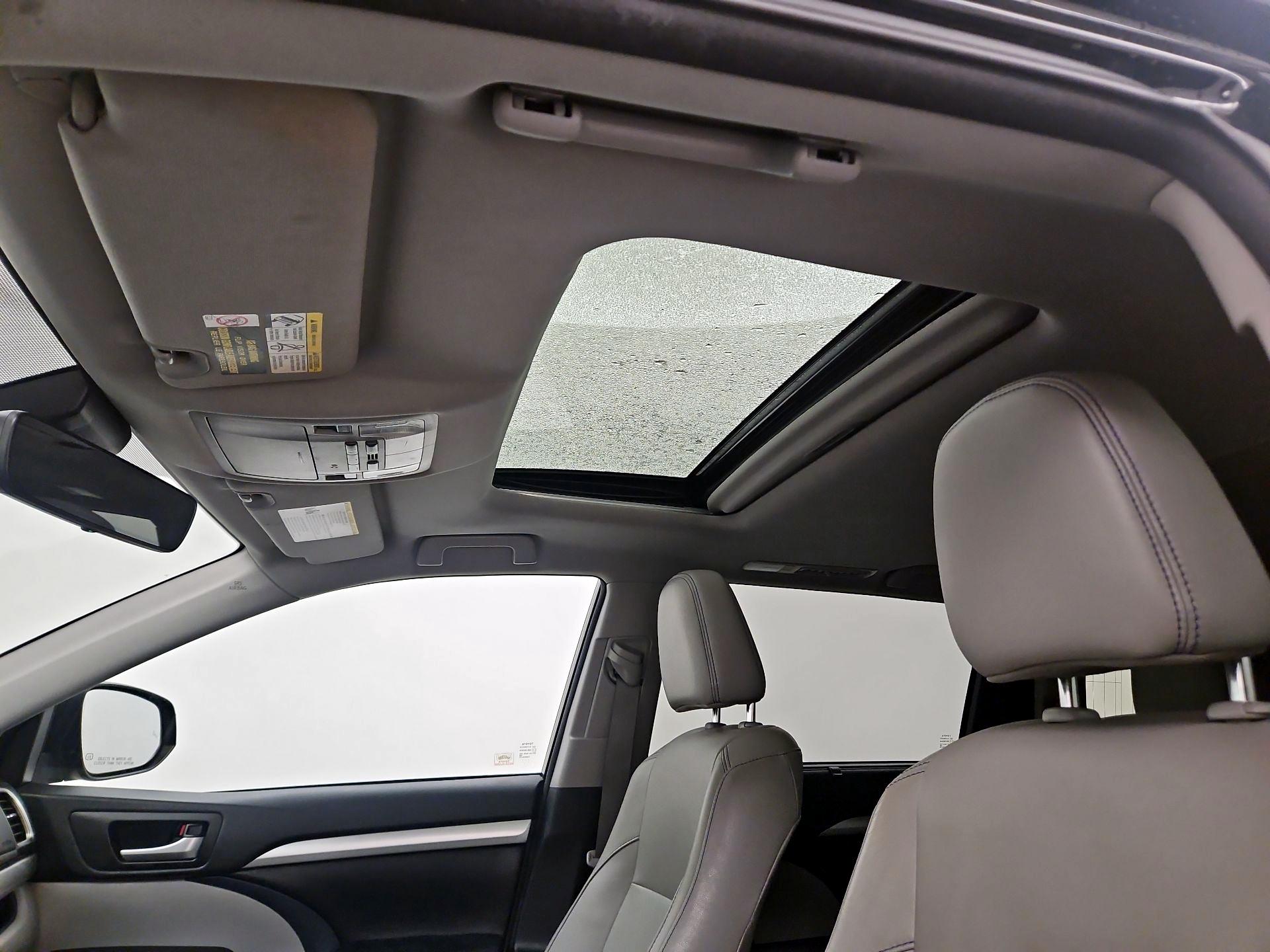 Thumbnail: 2017 Toyota Highlander - 19