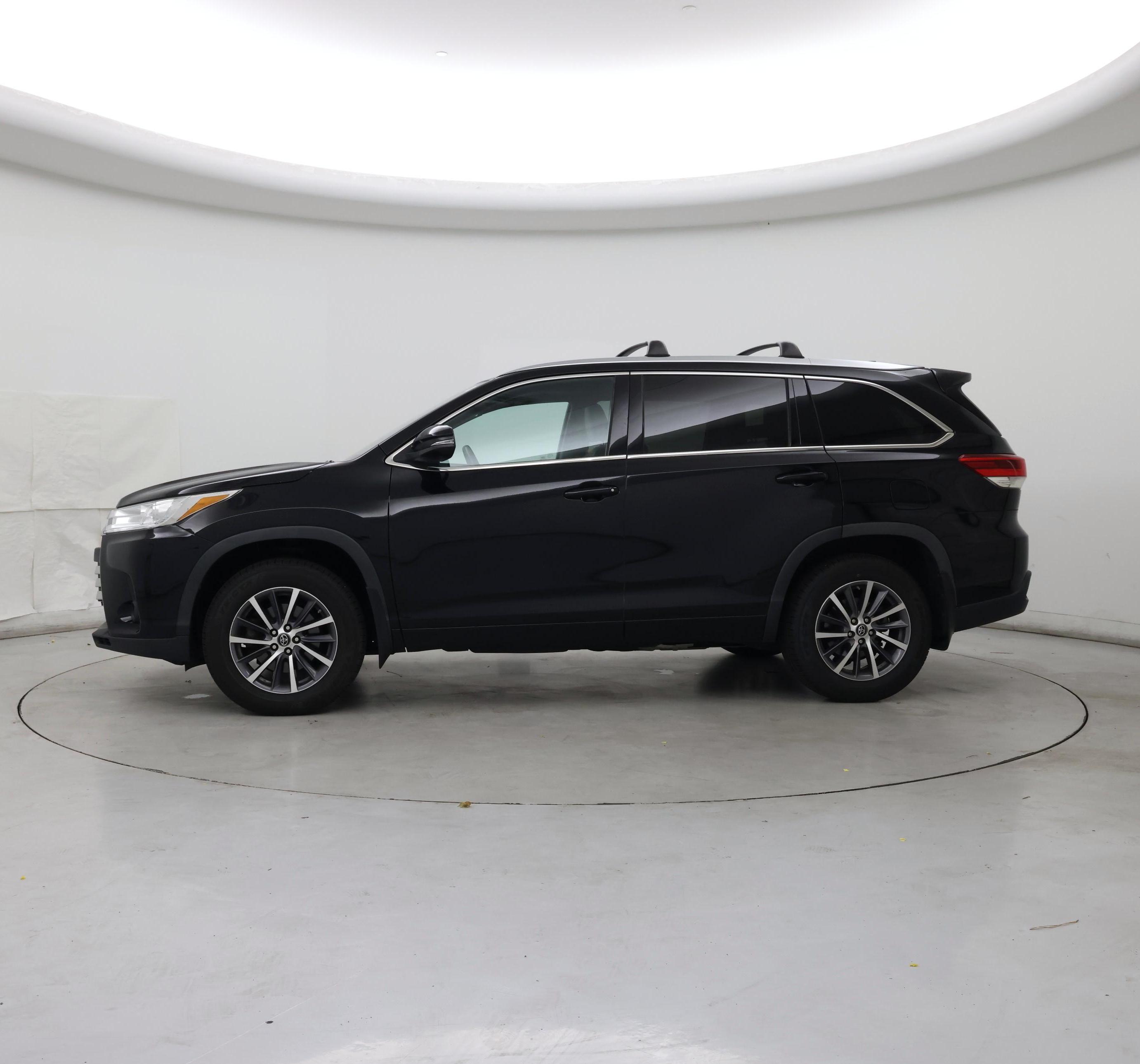 Thumbnail: 2017 Toyota Highlander - 3