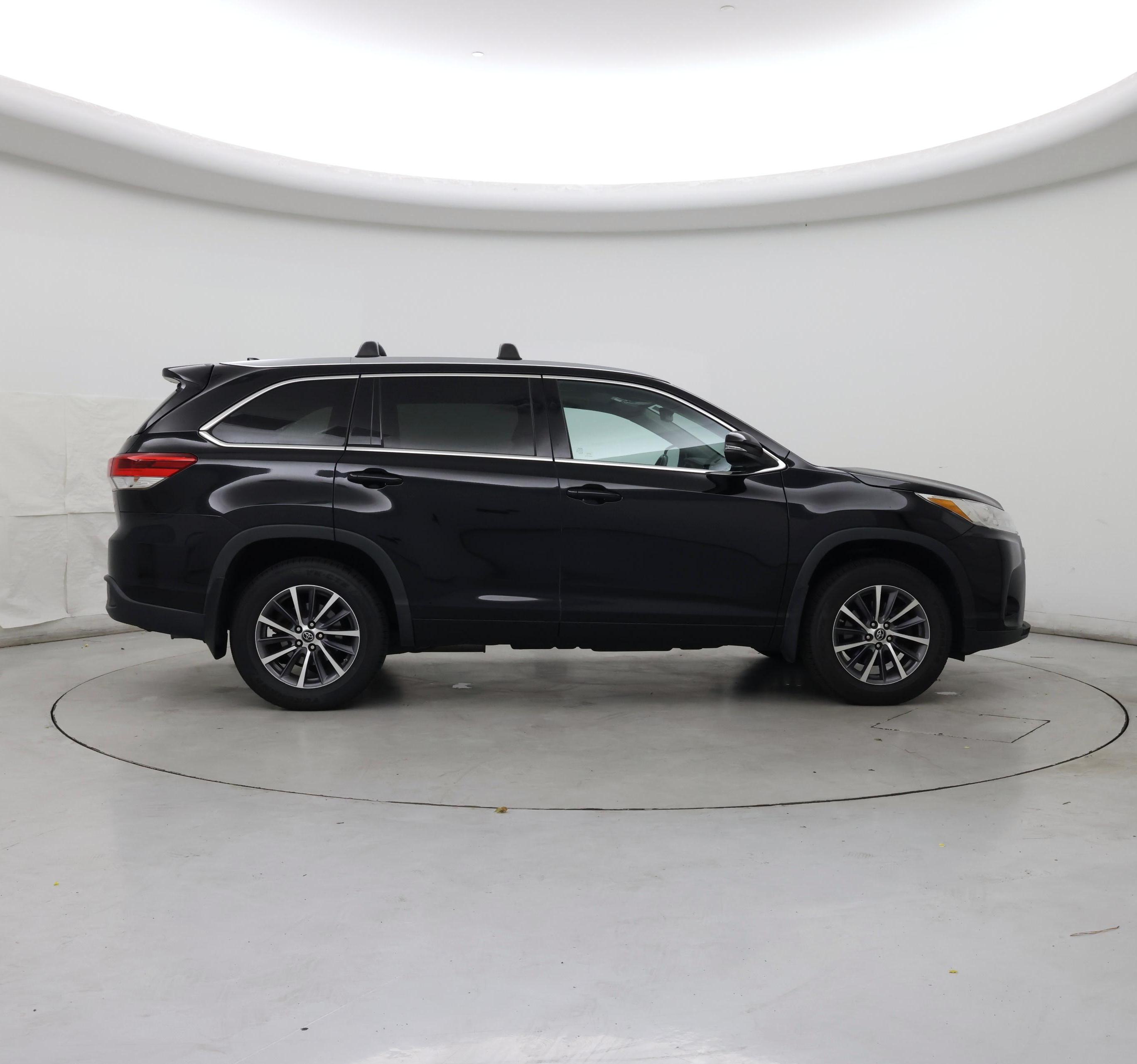 Thumbnail: 2017 Toyota Highlander - 7