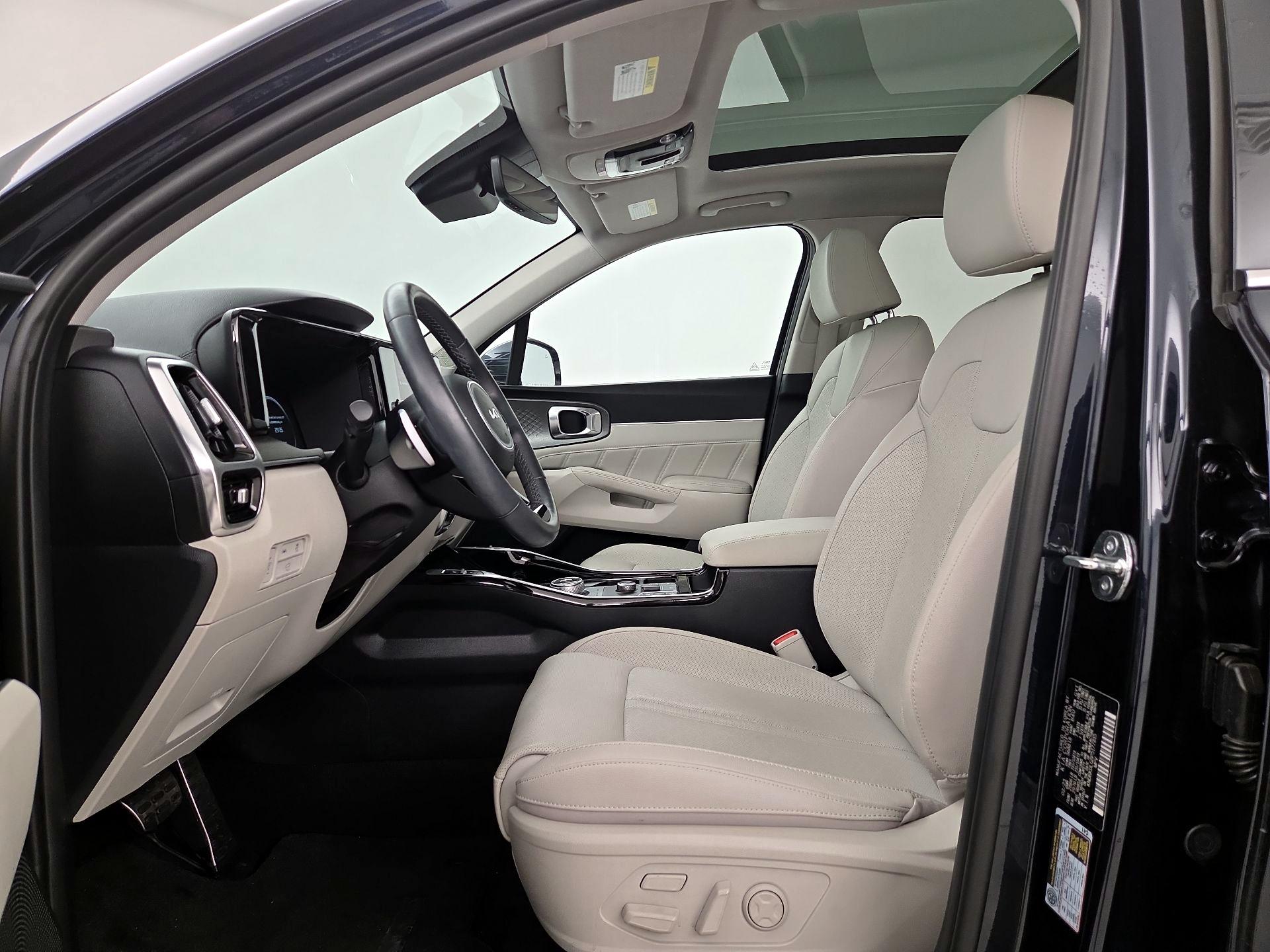 Thumbnail: 2023 Kia Sorento - 11