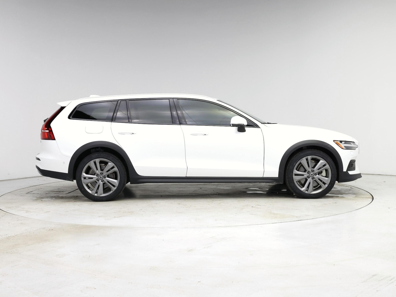 2025 Volvo V60 Cross Country Plus - Photo 8
