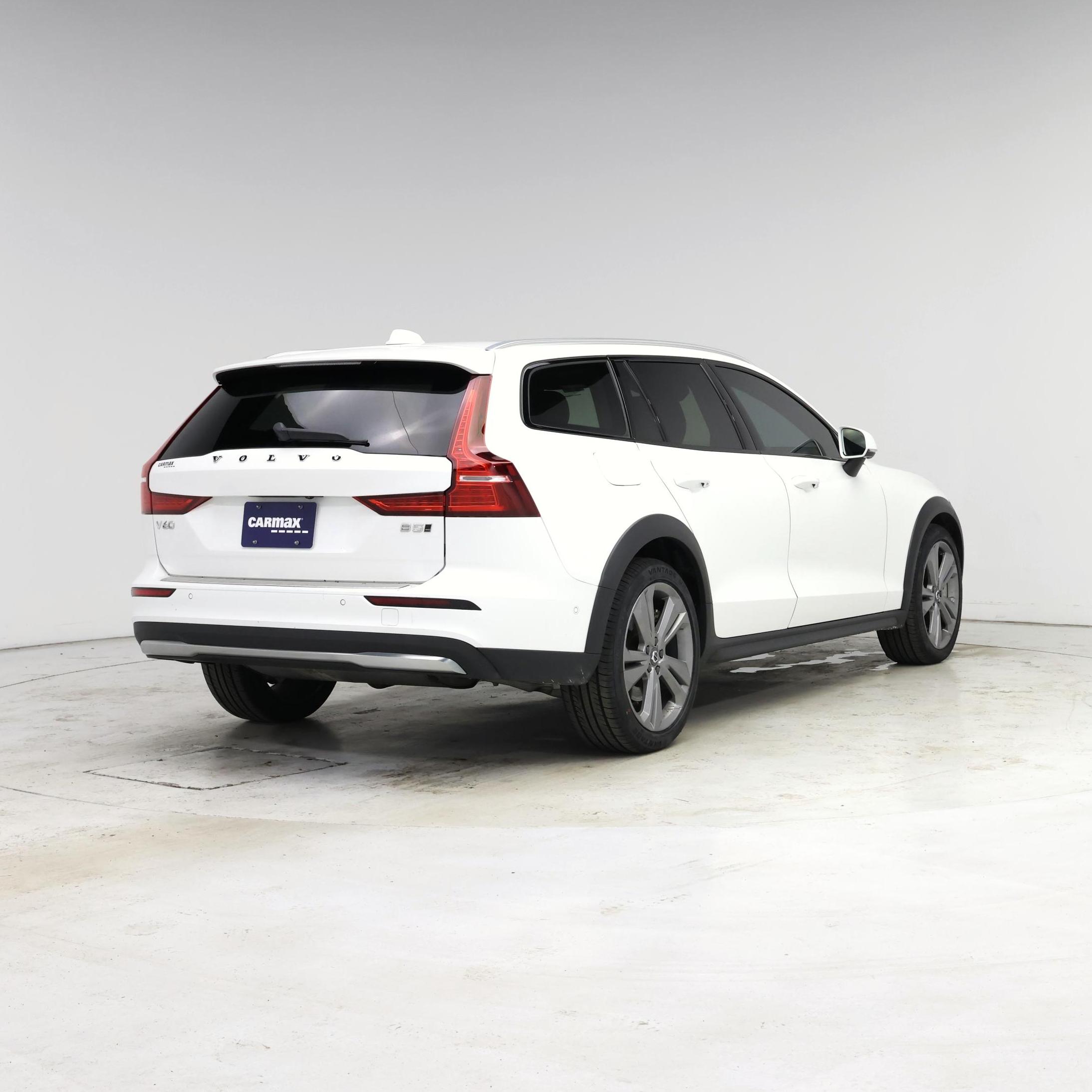 Thumbnail: 2025 Volvo S60 - 8