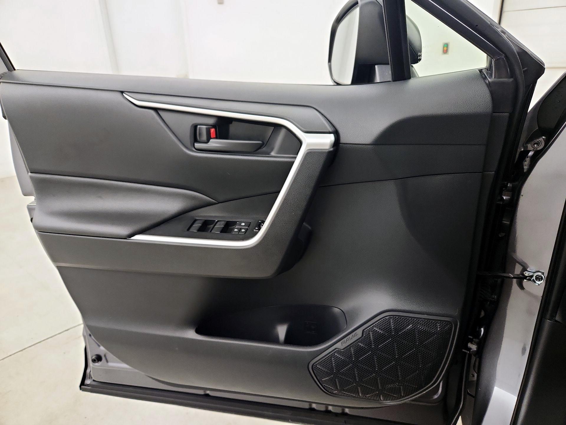 Thumbnail: 2025 Toyota RAV4 - 12