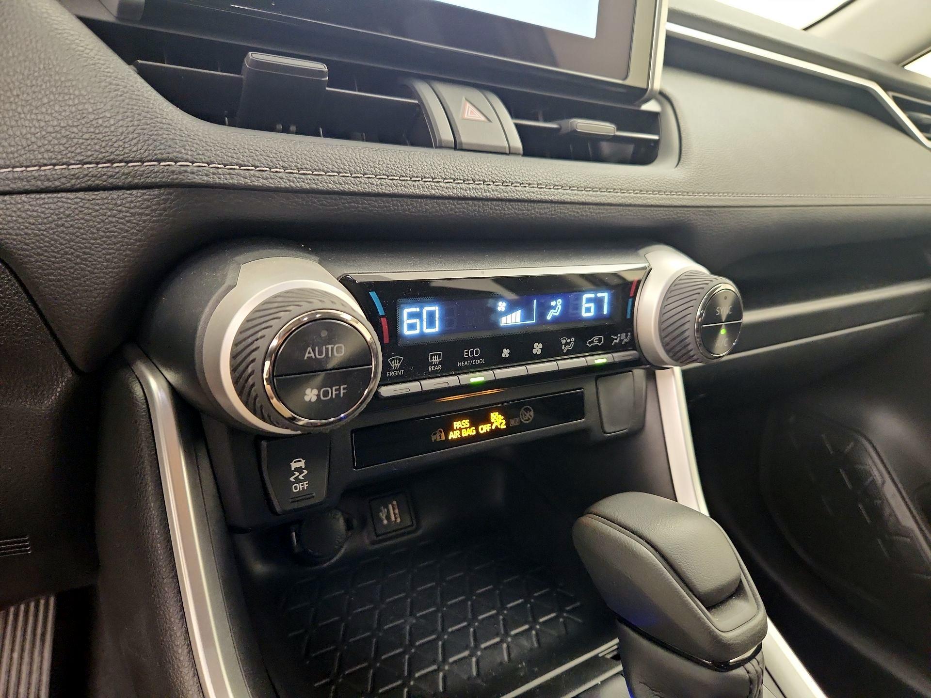 Thumbnail: 2025 Toyota RAV4 - 16