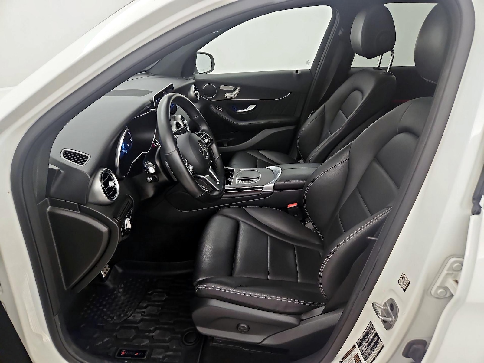 2022 Mercedes-Benz GLC GLC300 - Photo 12