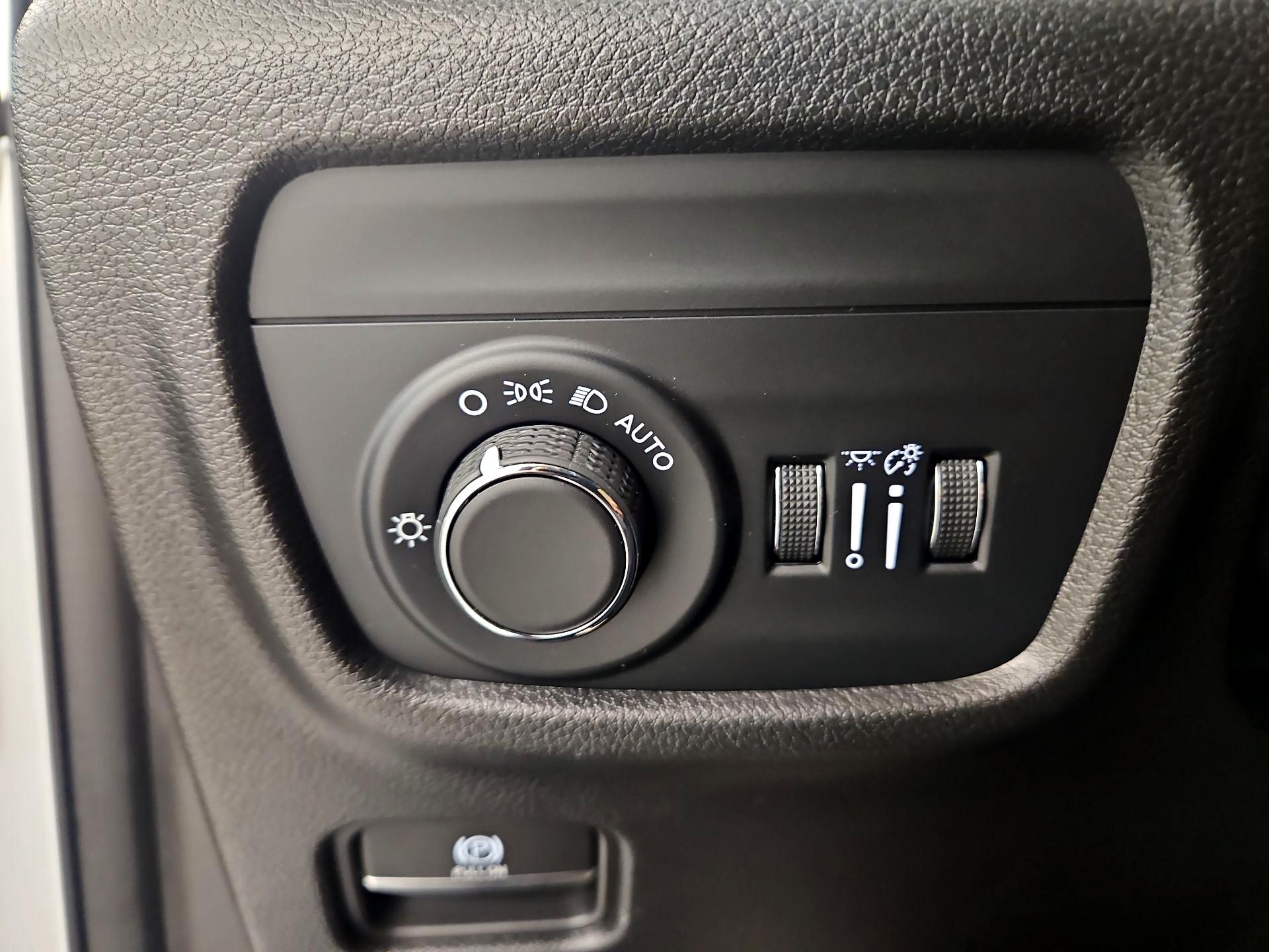 Thumbnail: 2023 Jeep Grand Cherokee - 13