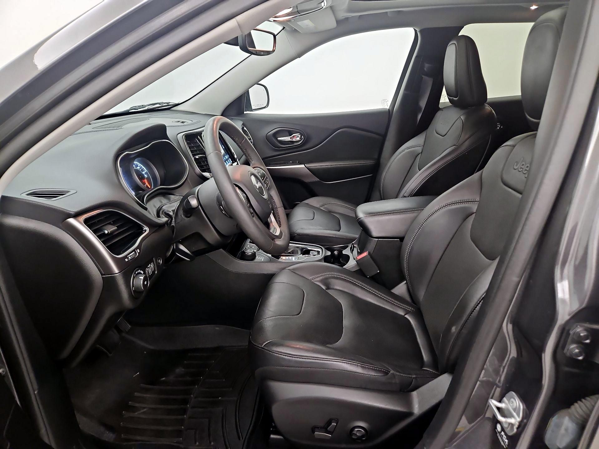 Thumbnail: 2021 Jeep Cherokee - 11