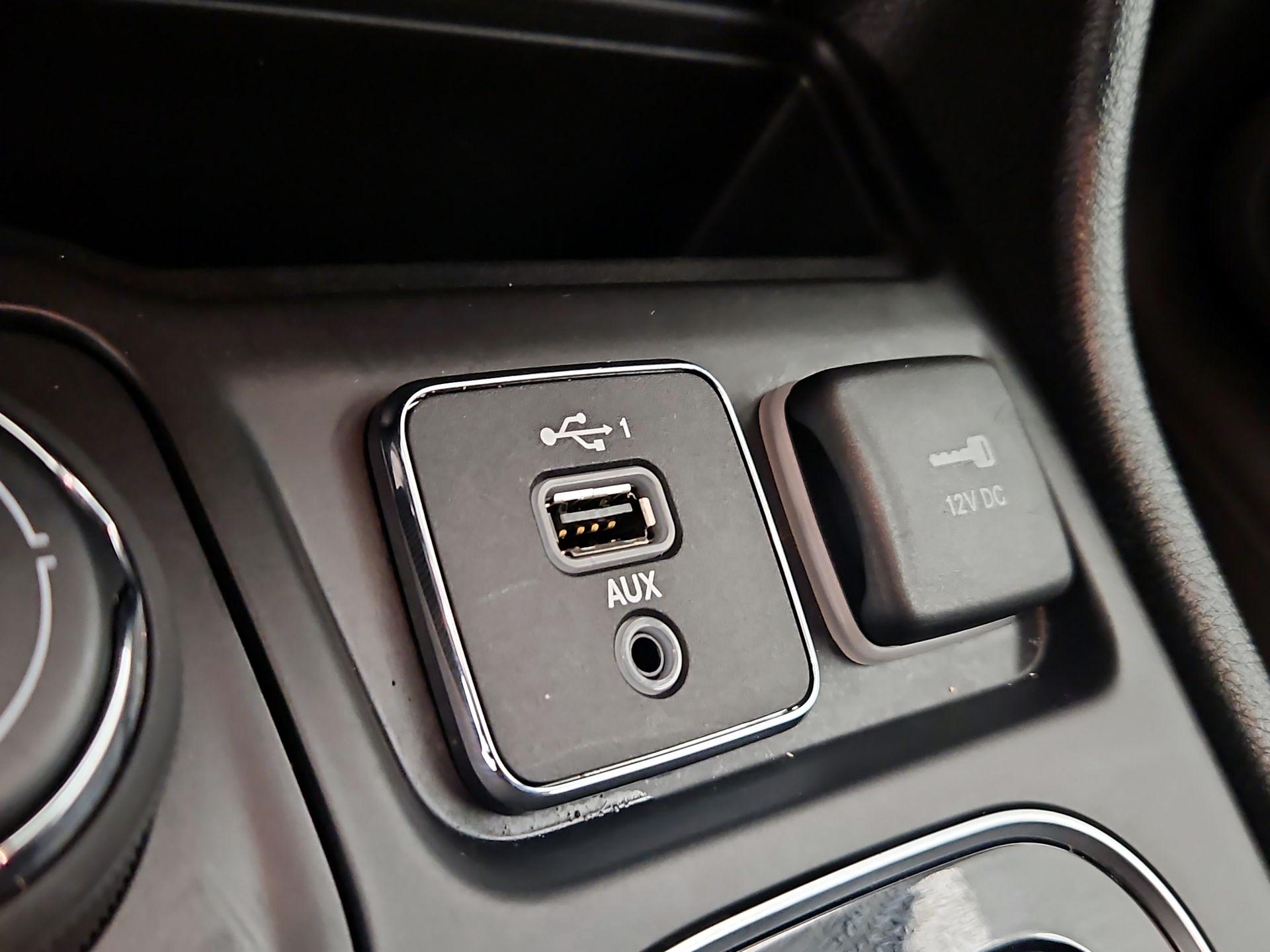 Thumbnail: 2021 Jeep Cherokee - 18