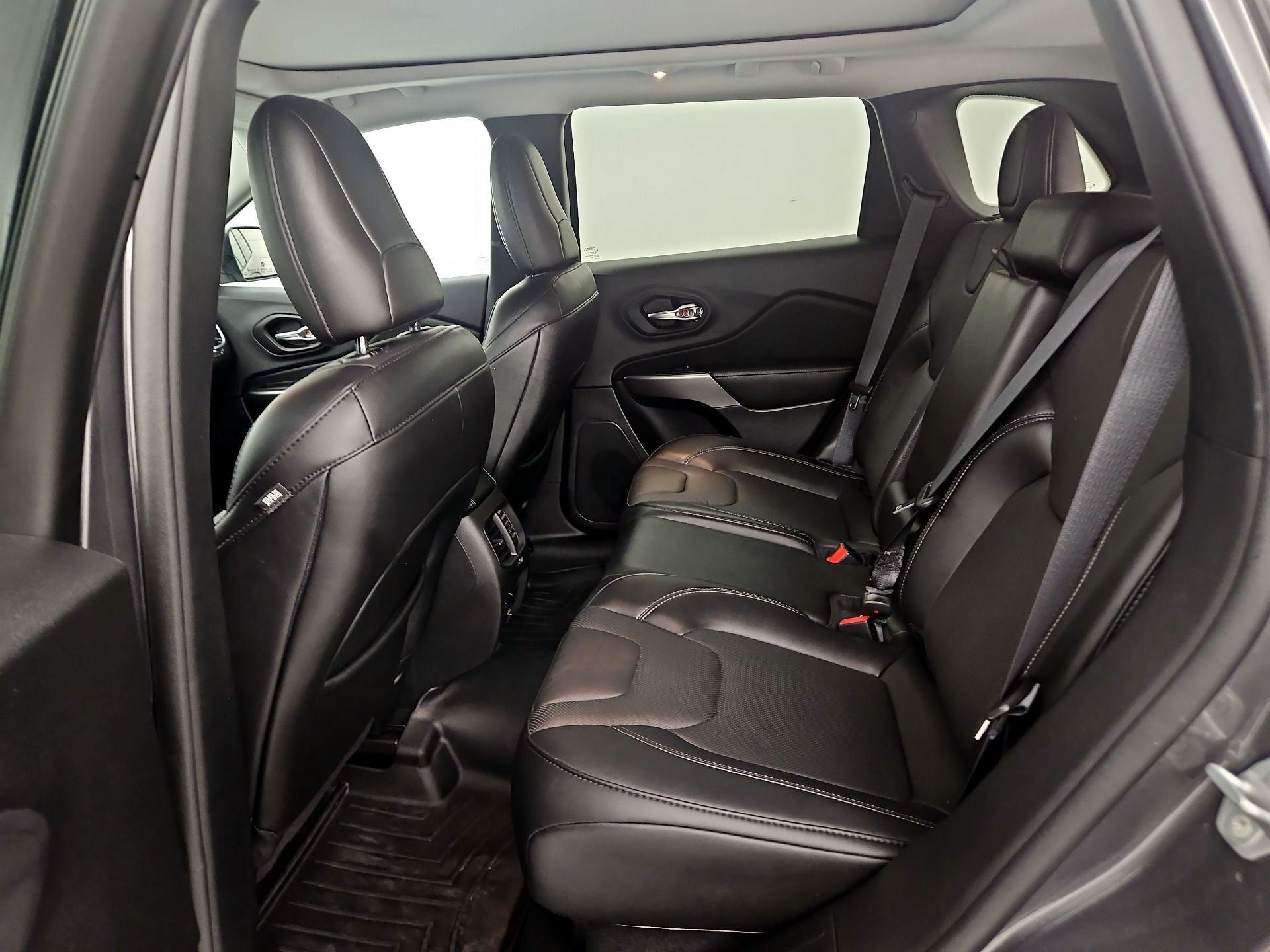 Thumbnail: 2021 Jeep Cherokee - 20