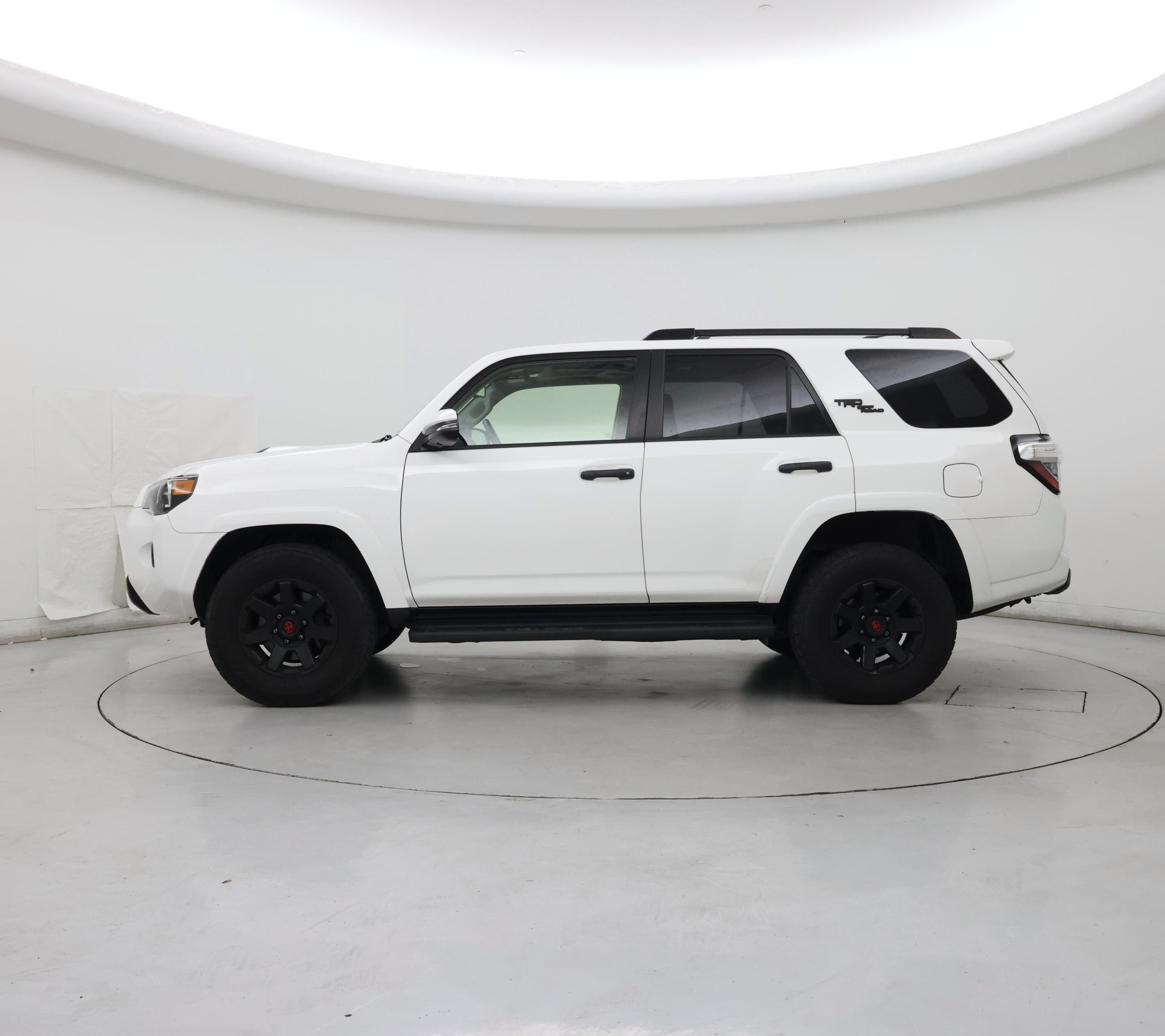 Thumbnail: 2018 Toyota 4Runner - 3